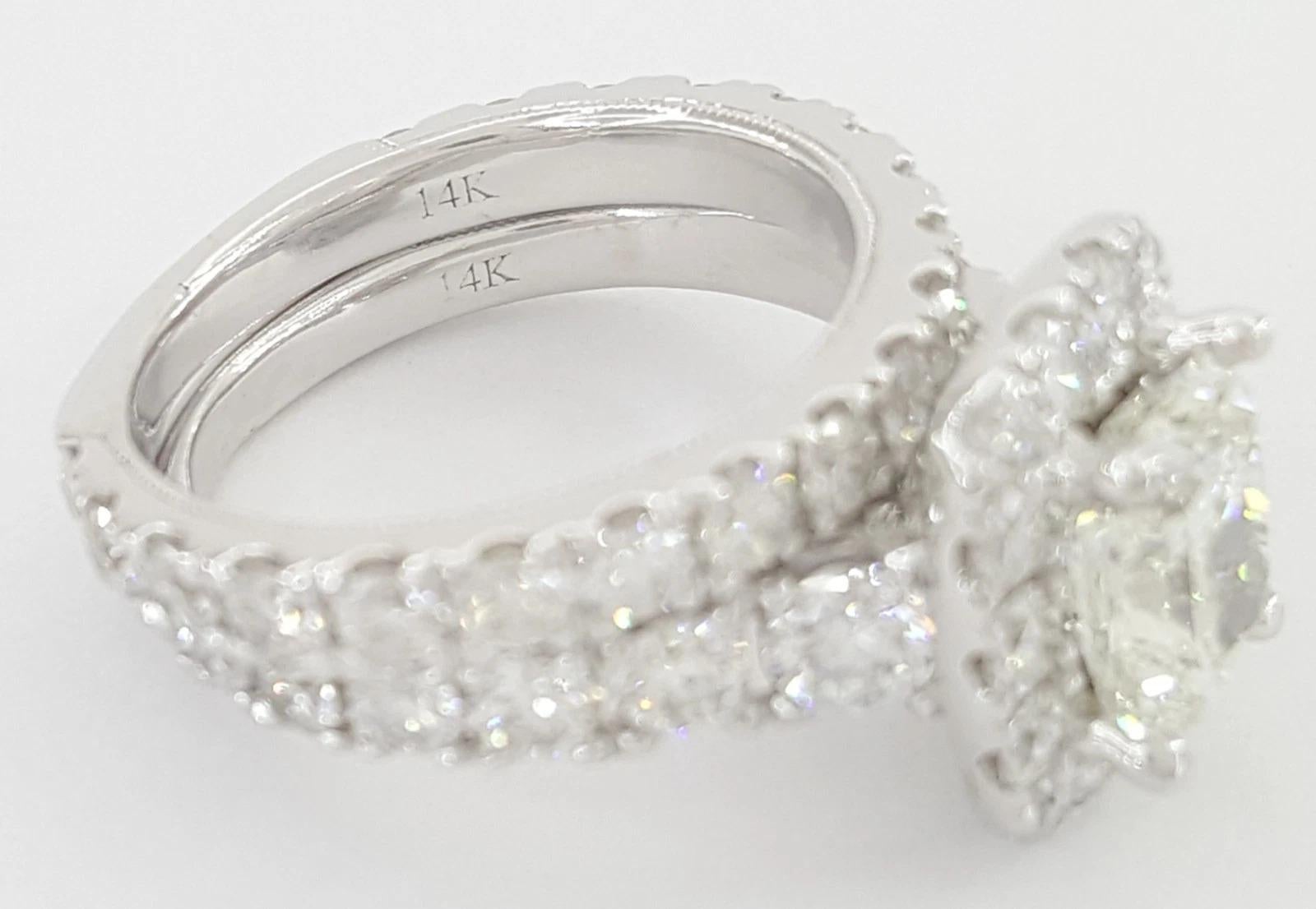 Neil Lane 3.00 CTW Radiant Cut Diamond Halo Engagement Ring Set in 14K White Gold

A stunning Neil Lane engagement ring set that exudes elegance and sophistication. Crafted in 14K white gold, this piece features a dazzling rectangular radiant cut