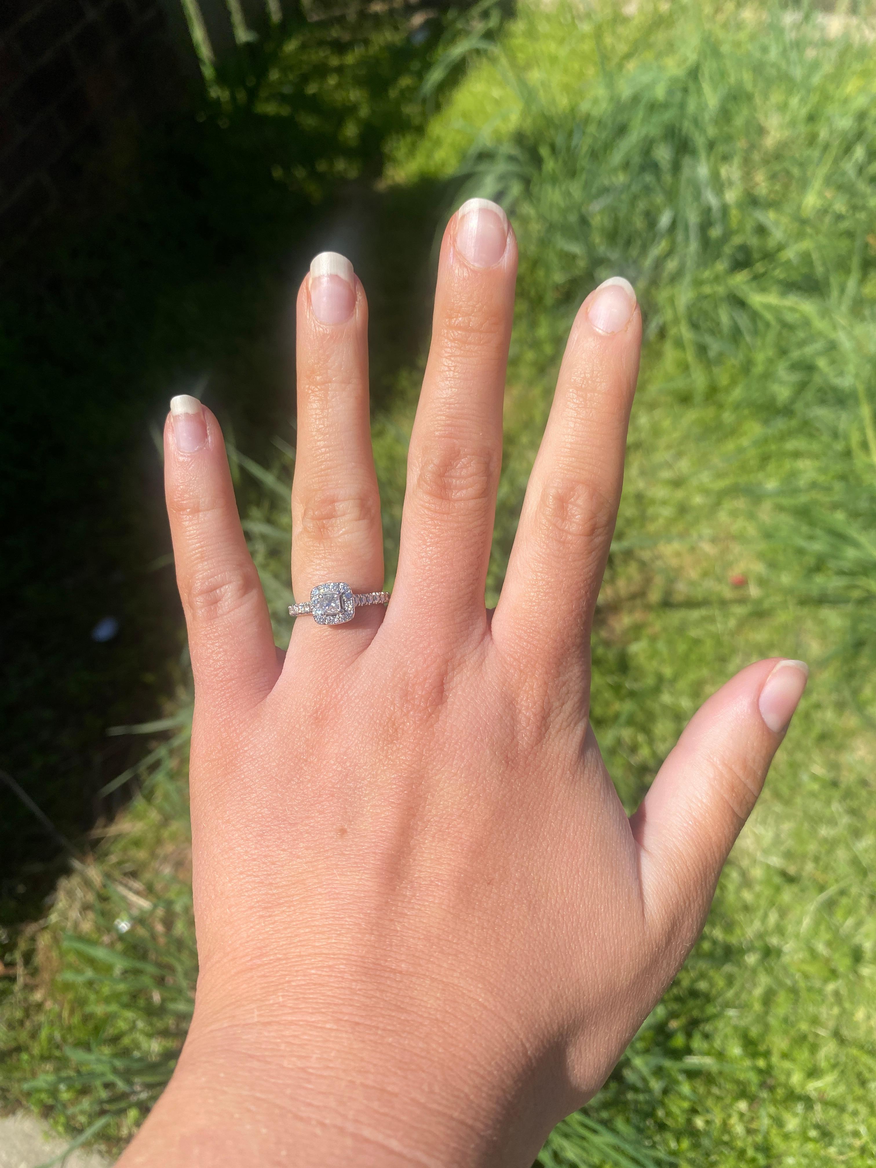 Neil Lane .70ctw Princess Cut Halo Engagement Ring, 14k White Gold, Ring Size 5 For Sale 3