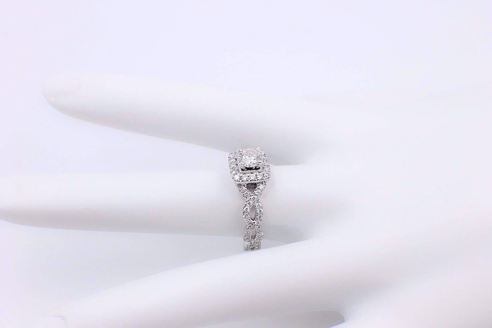 Neil Lane Bridal 1.00 Carat Round Diamond Twisted Ring 14 Karat White Gold In Excellent Condition For Sale In San Diego, CA