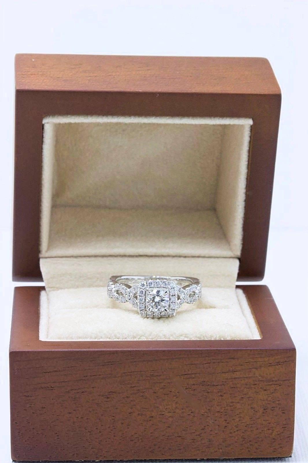 Neil Lane Bridal 1.00 Carat Round Diamond Twisted Ring 14 Karat White Gold For Sale 1