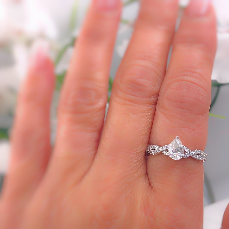 Neil Lane Bridal 1.00 Carat Pear Shape Diamond Twist Band Ring 14 Karat