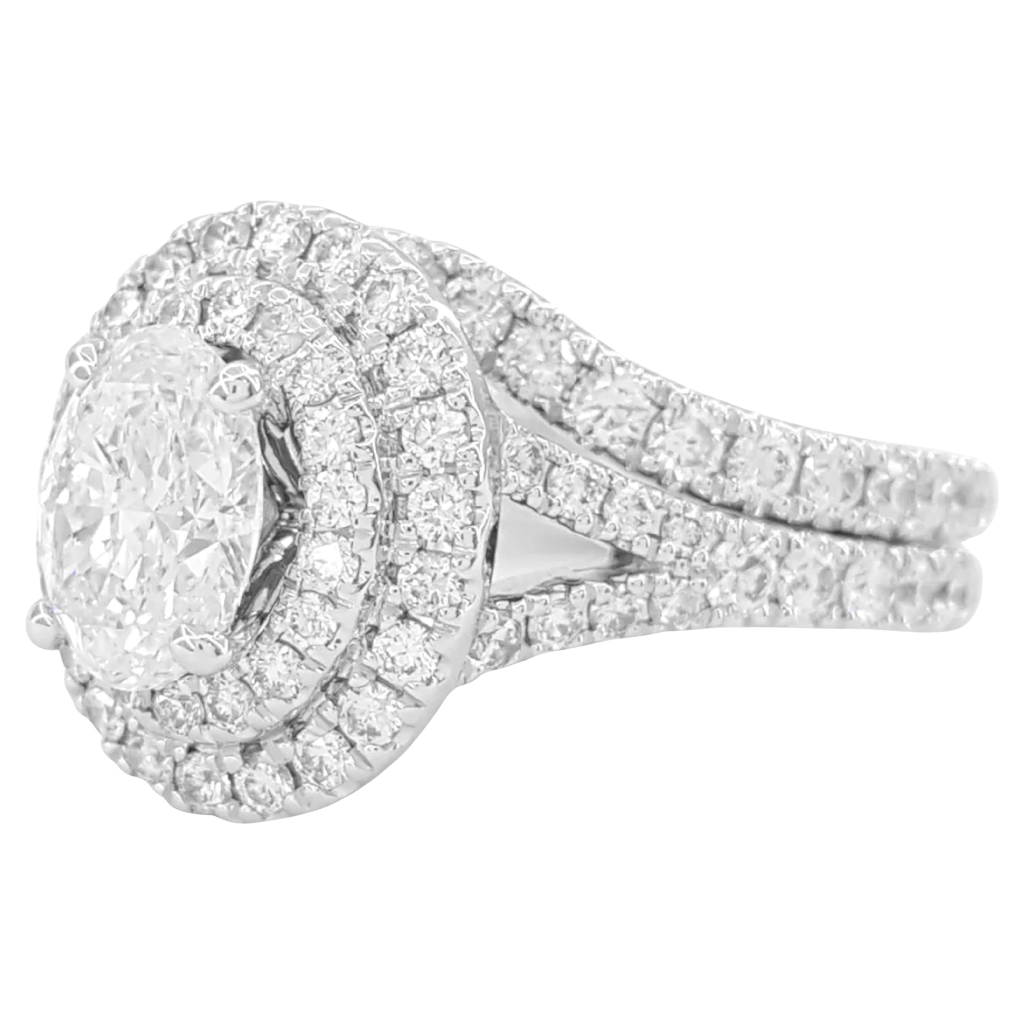 Contemporary Neil Lane Bridal Collection engagement ring and wedding band set For Sale