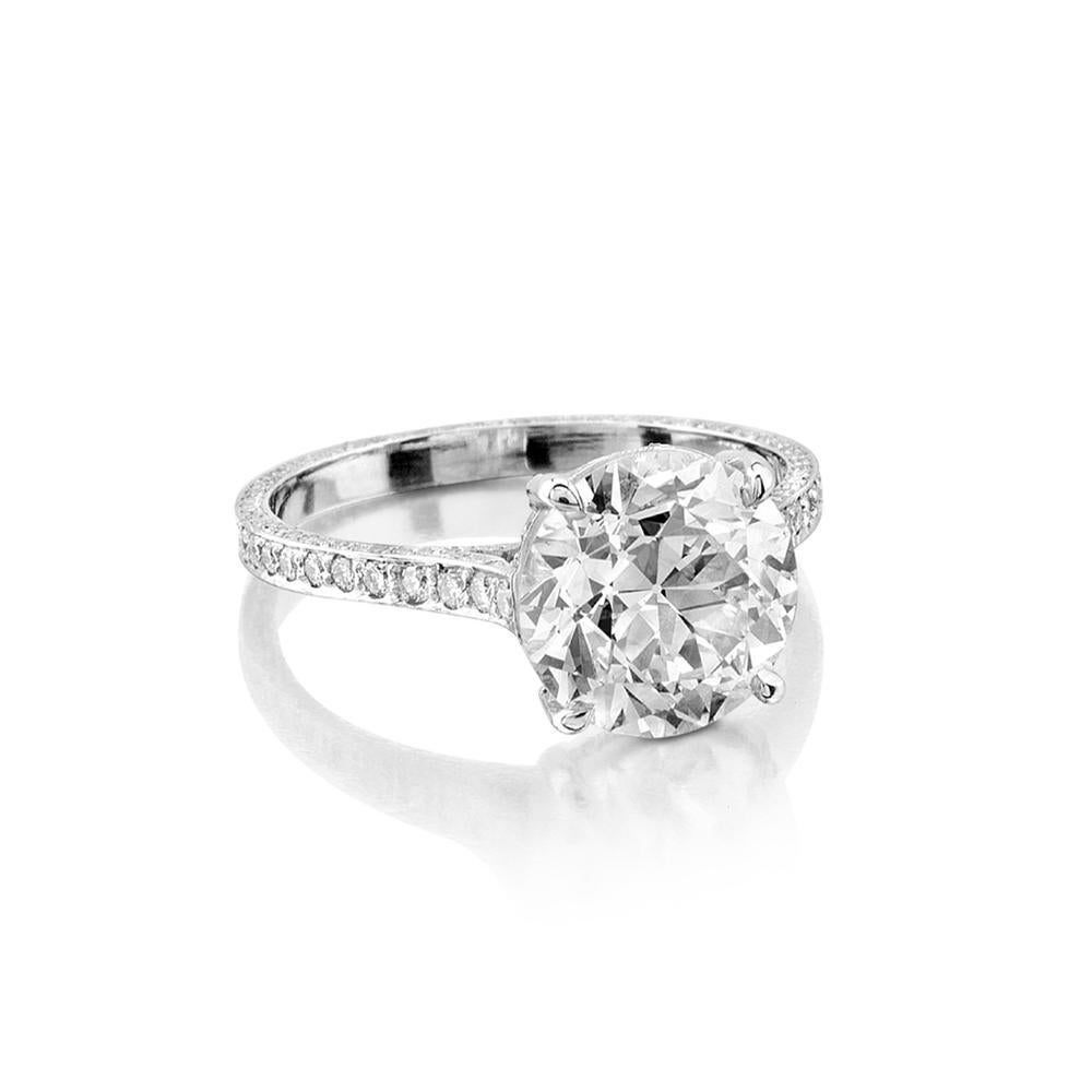 Highlighting an Old European-Cut diamond weighing 3.20 cts., G Color & VS1 Clarity, 