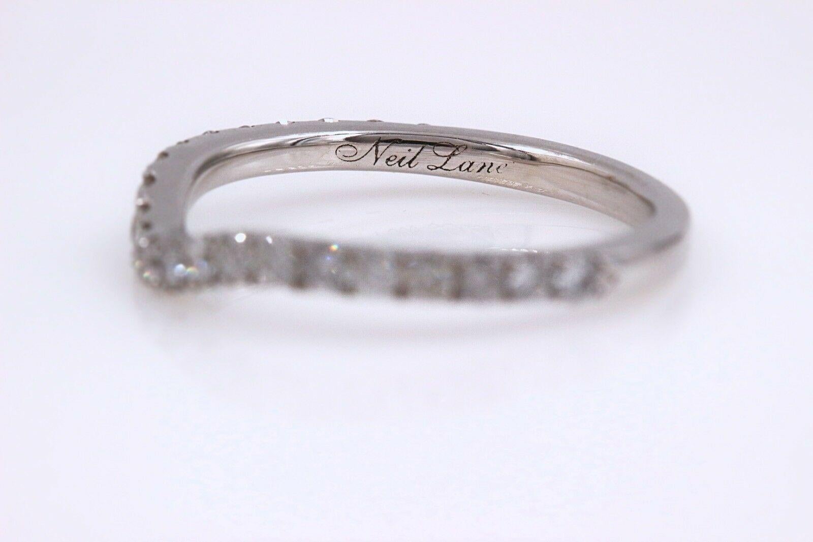 Neil Lane Curved Contoured Diamond Wedding Band Ring 1/3 TCW 14 Karat White Gold In Excellent Condition In San Diego, CA