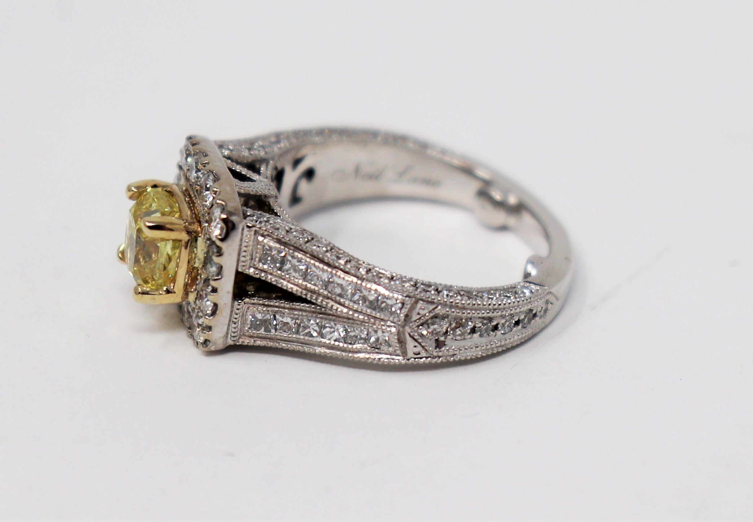 Neil Lane Bague en or 14 carats avec diamant jaune intense fantaisie taille coussin et halo en vente 8
