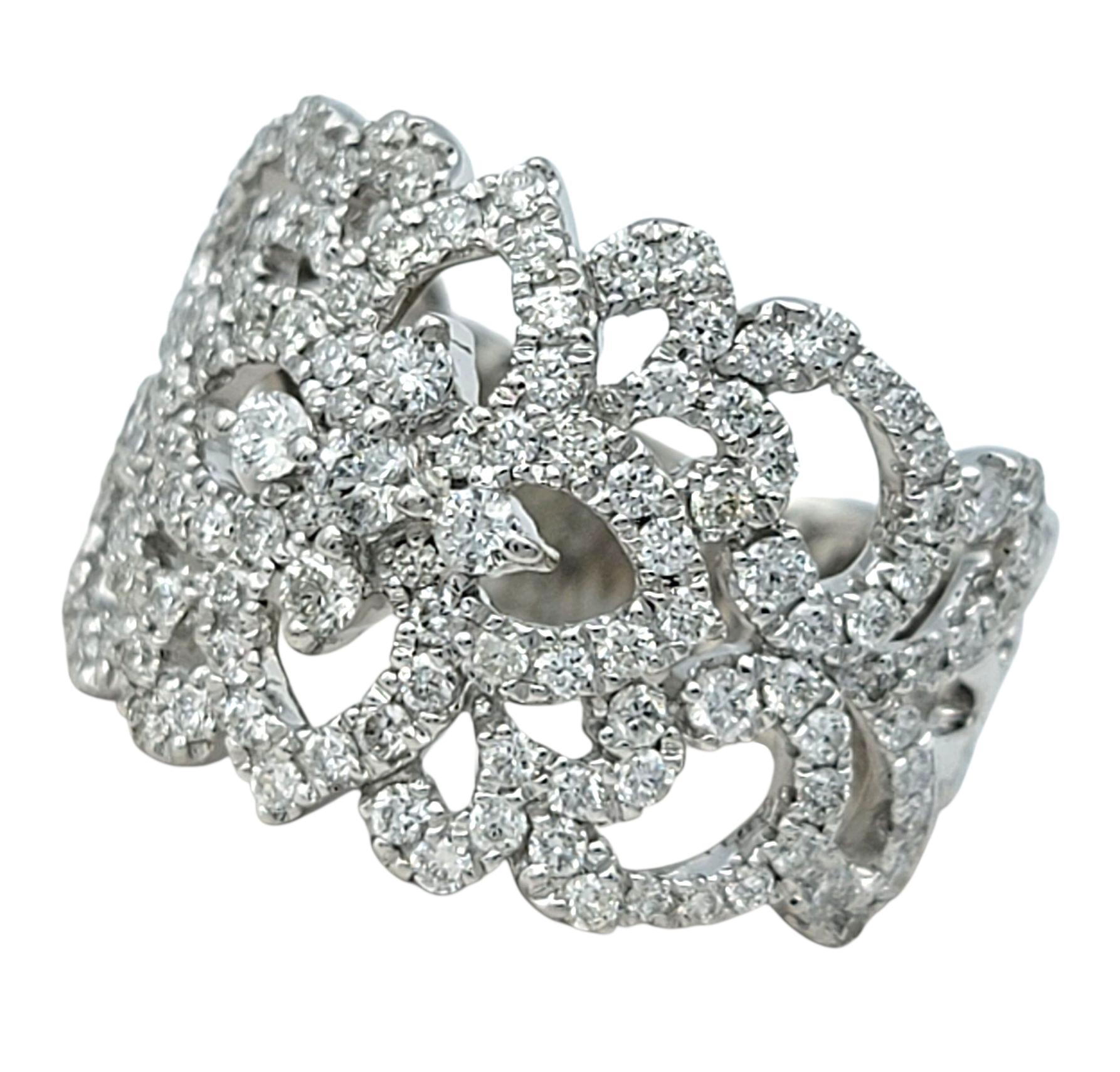 Neil Lane Cutout Flower Motif Pavé Diamond Wide Band Ring in 14 Karat White Gold (Zeitgenössisch) im Angebot