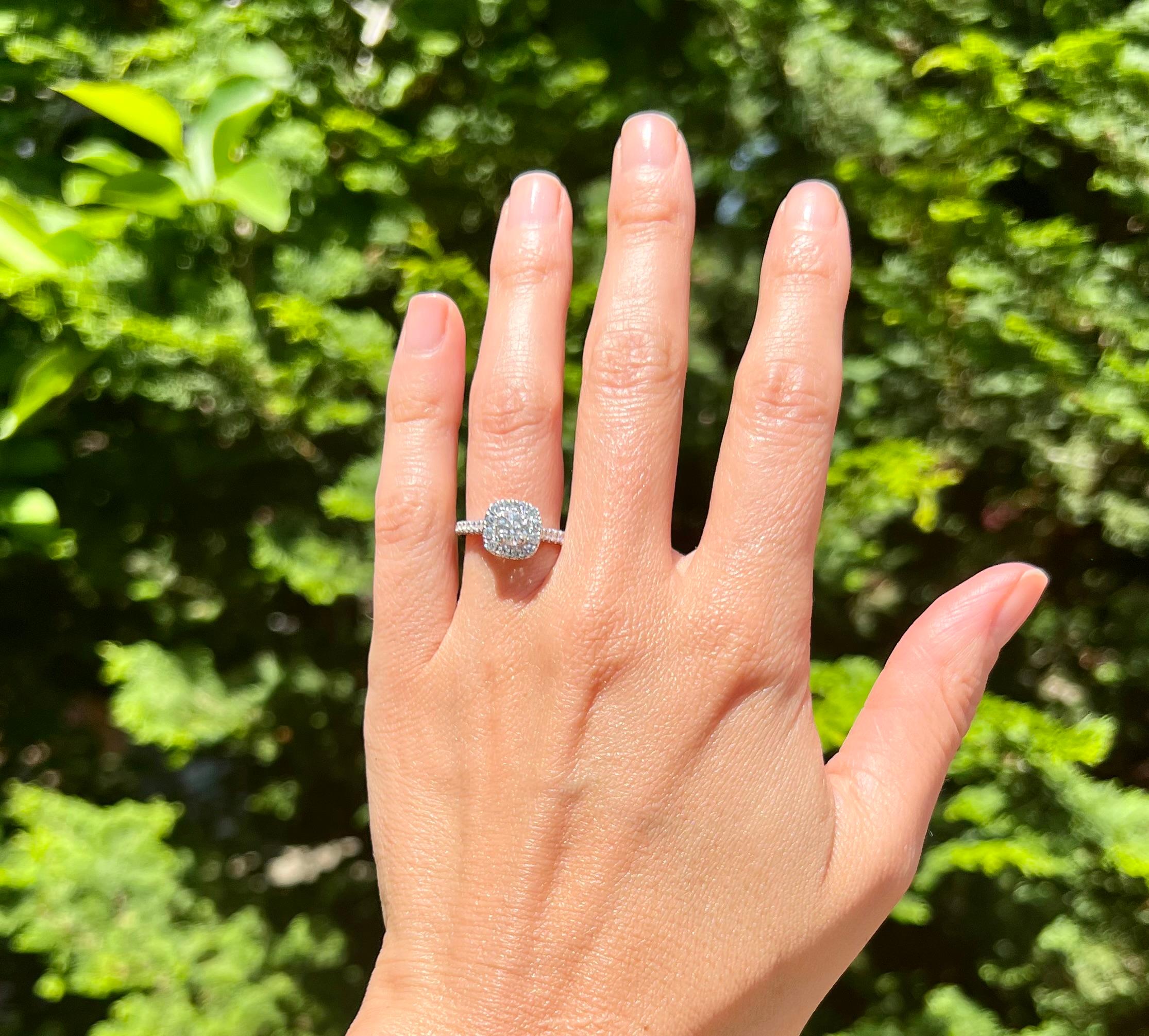 Contemporary Neil Lane 1.00 Carat Total Weight Diamond Halo Engagement Ring