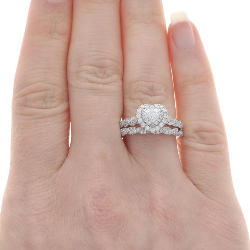 Neil Lane Diamond Heart Halo Engagement Ring &Wedding Band White Gold 14k 7/8ctw In Excellent Condition In Greensboro, NC
