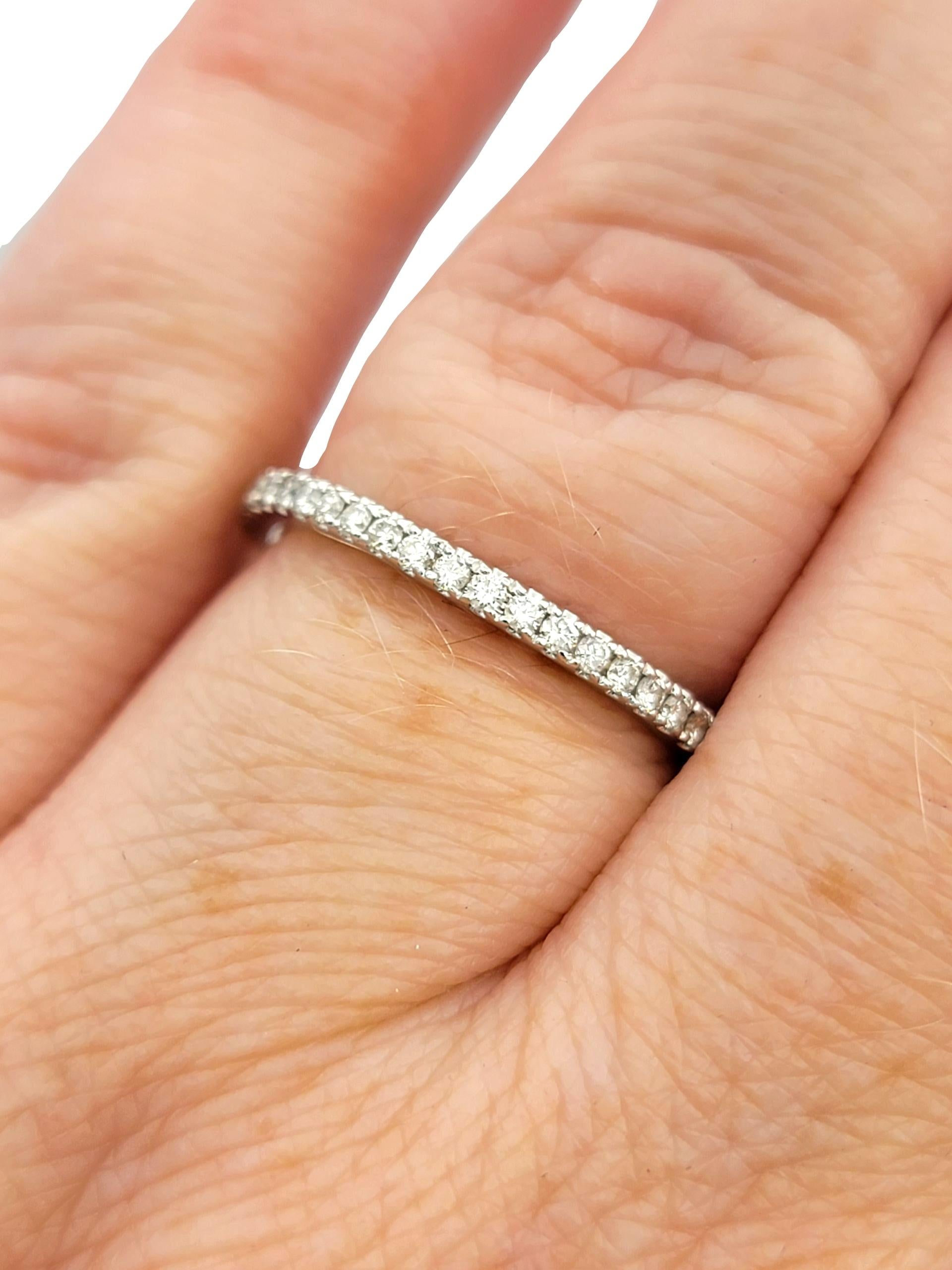 Neil Lane's Diamond Semi-Eternity Narrow Stacking Band Ring in 14 Karat Weißgold im Angebot 4
