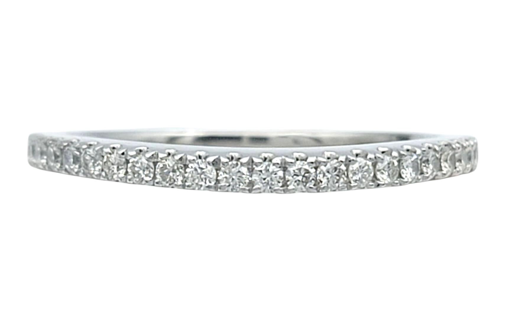 Neil Lane's Diamond Semi-Eternity Narrow Stacking Band Ring in 14 Karat Weißgold (Zeitgenössisch) im Angebot