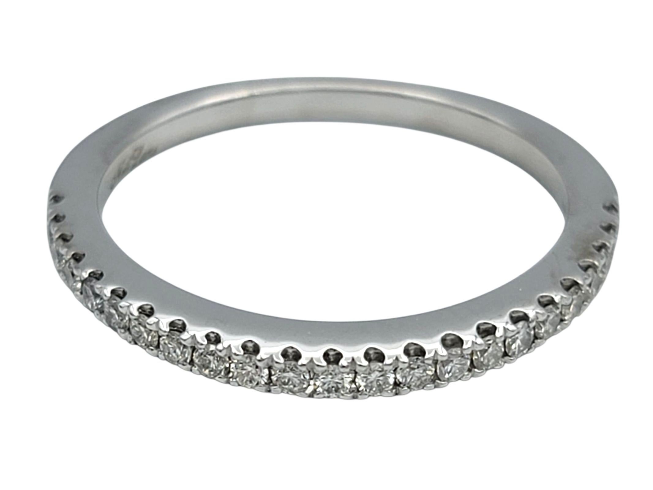 Neil Lane's Diamond Semi-Eternity Narrow Stacking Band Ring in 14 Karat Weißgold (Rundschliff) im Angebot