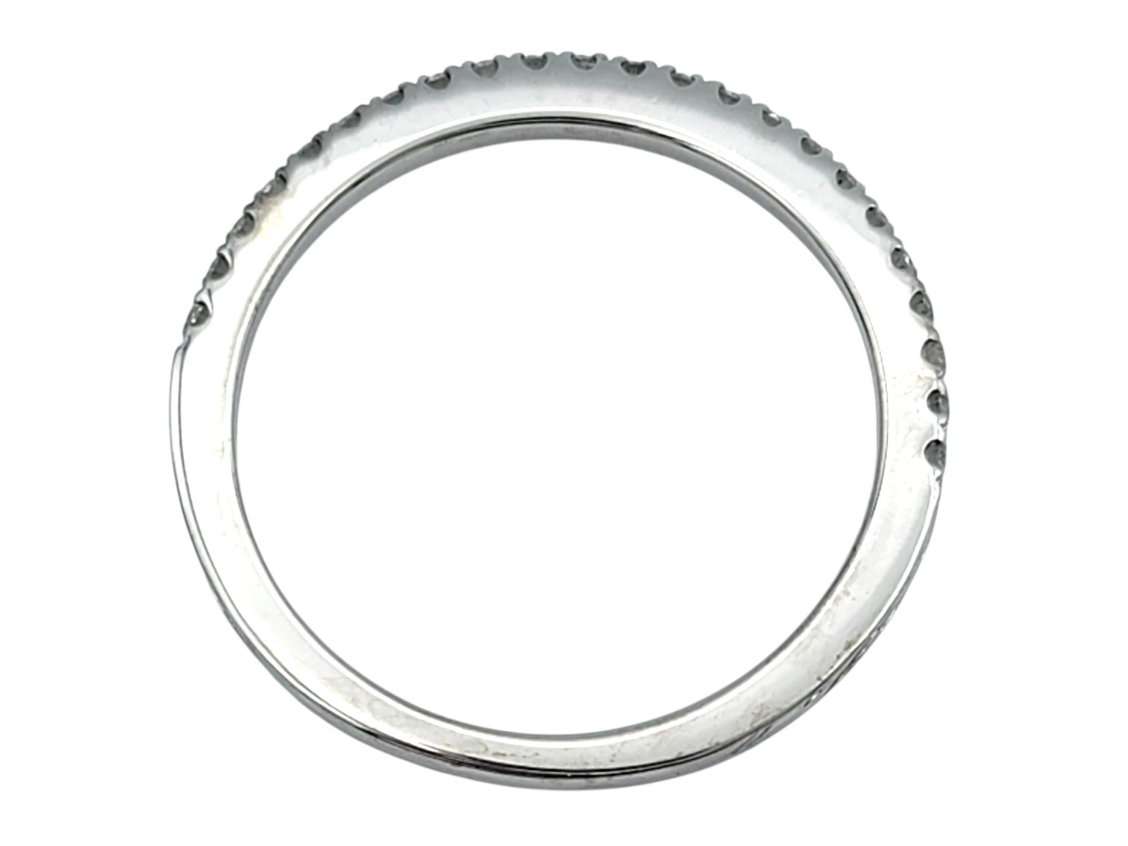 Neil Lane's Diamond Semi-Eternity Narrow Stacking Band Ring in 14 Karat Weißgold im Zustand „Gut“ im Angebot in Scottsdale, AZ
