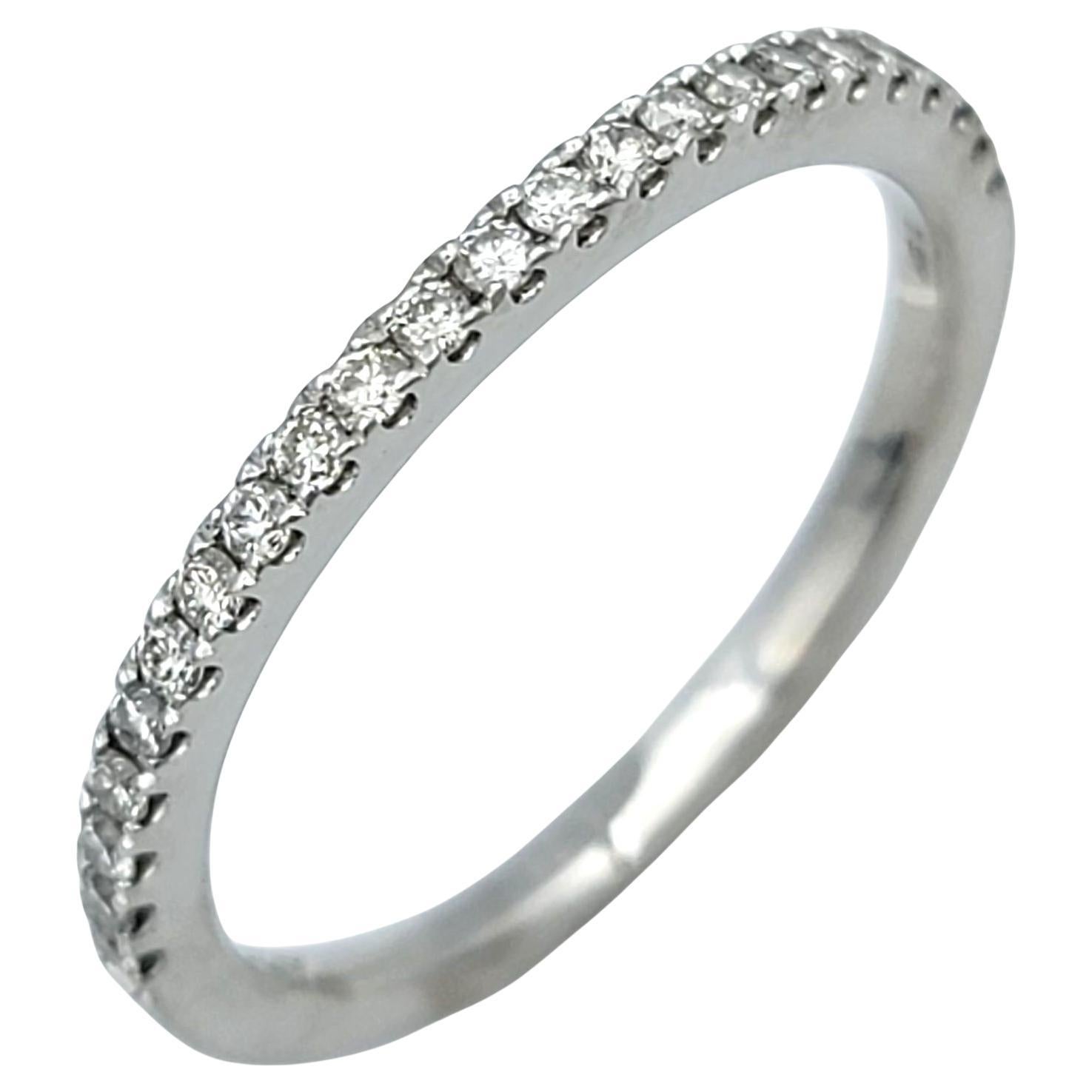 Neil Lane's Diamond Semi-Eternity Narrow Stacking Band Ring in 14 Karat Weißgold im Angebot