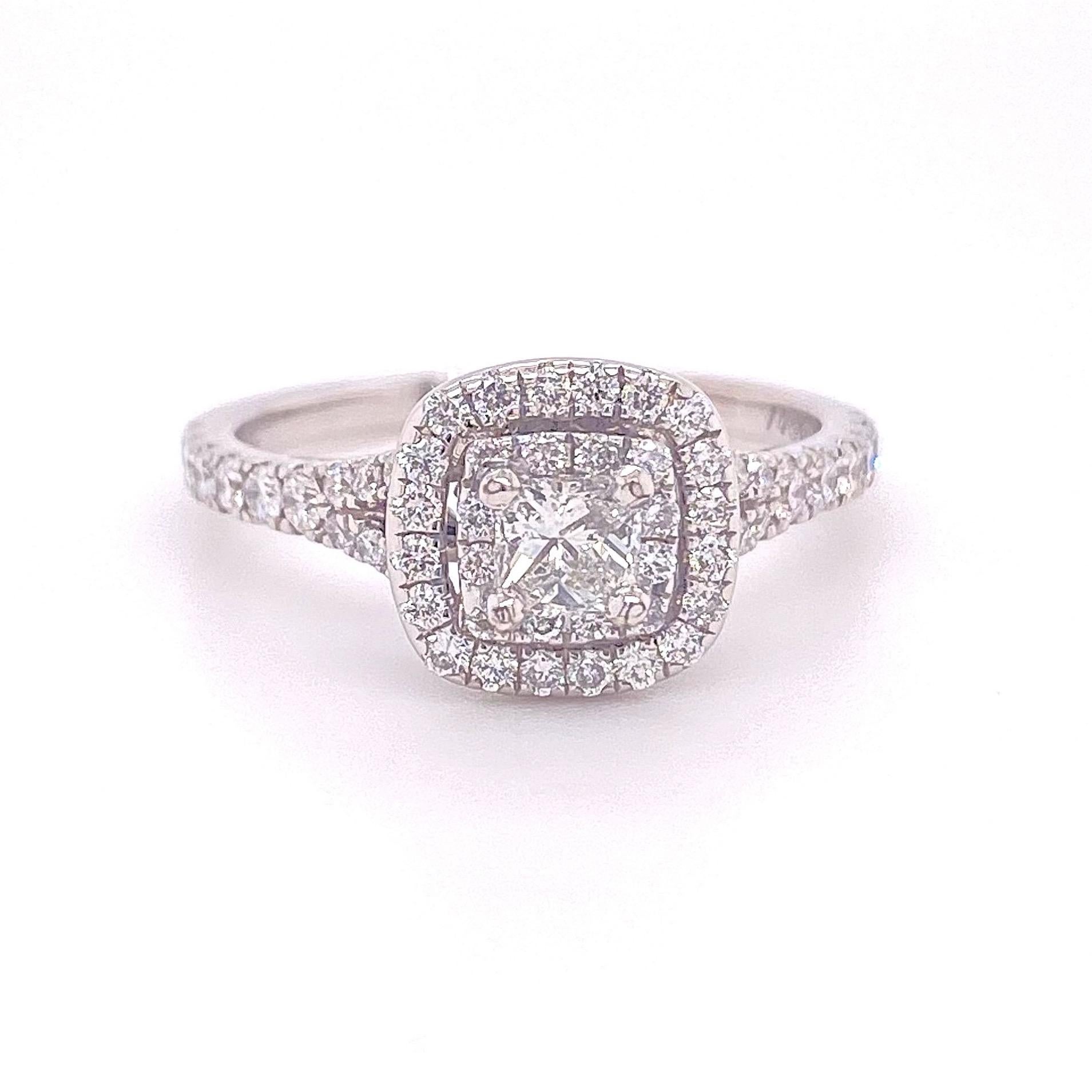Taille princesse Neil Lane Bague de fiançailles en or blanc 14 carats avec double halo de diamants princesse 1 carat en vente