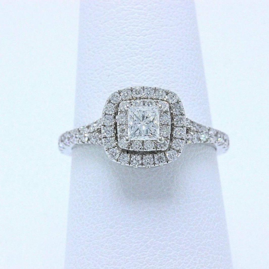 Neil Lane Bague de fiançailles en or blanc 14 carats avec double halo de diamants princesse 1 carat en vente 1