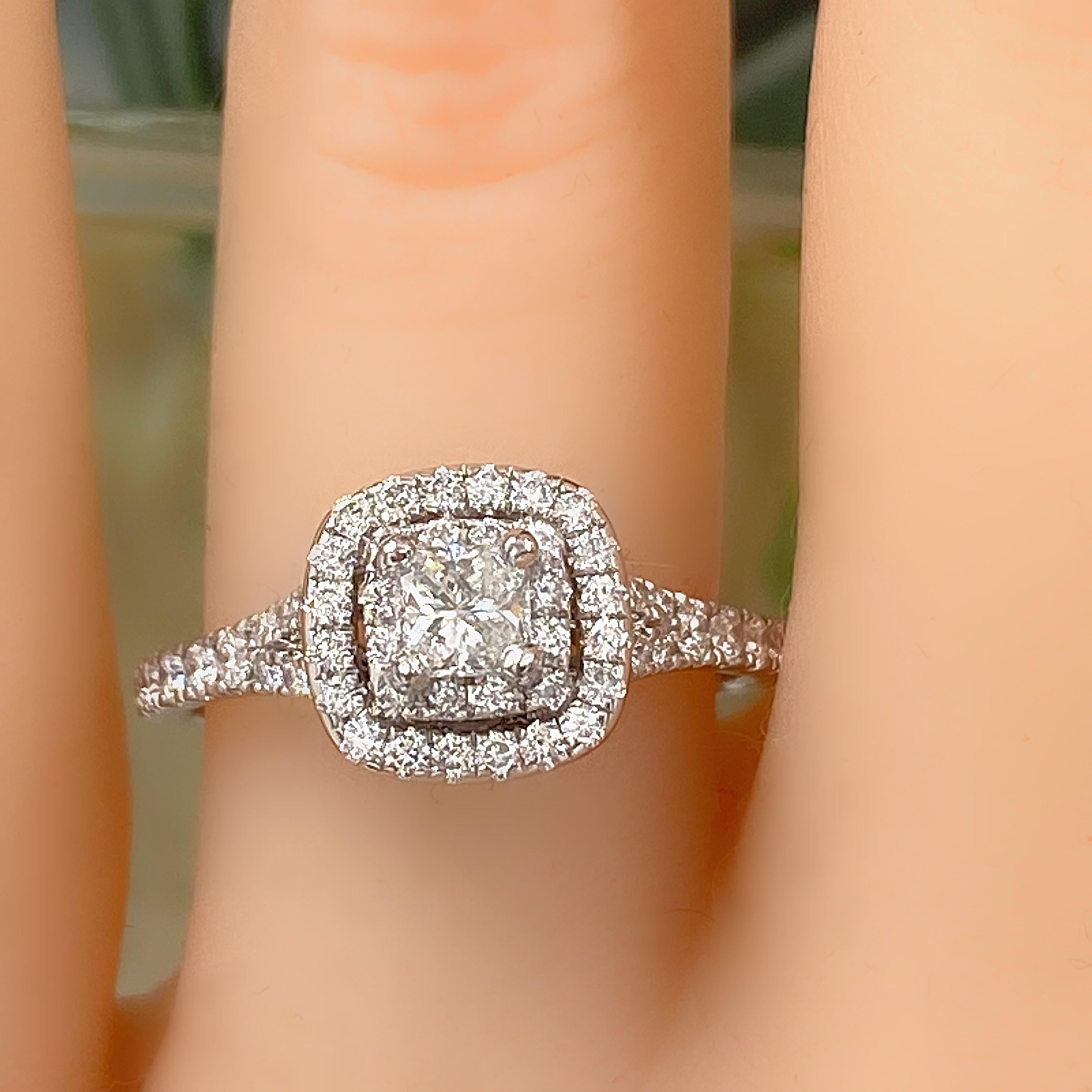 Neil Lane Bague de fiançailles en or blanc 14 carats avec double halo de diamants princesse 1 carat en vente 3
