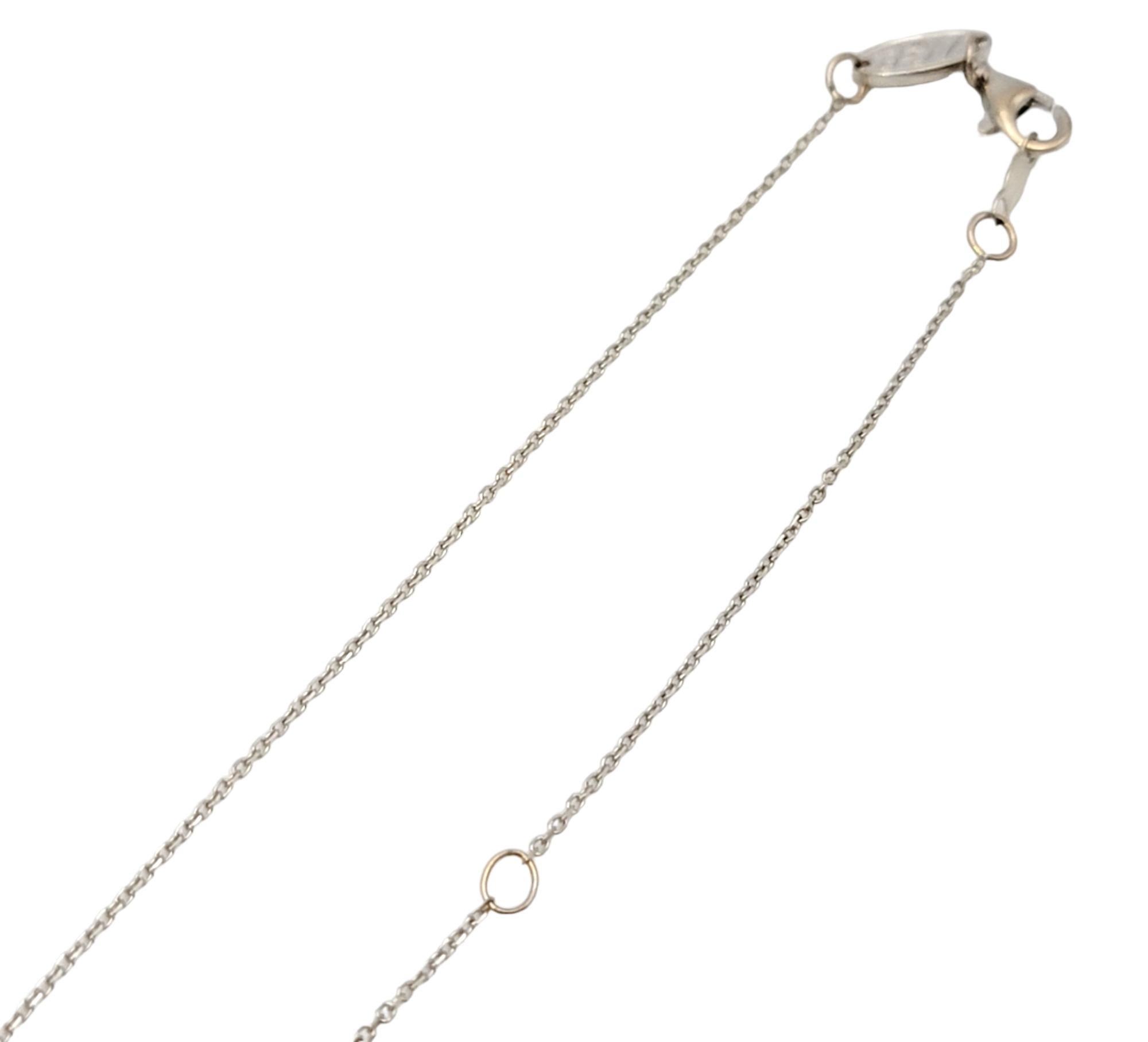 Neil Lane: 14 Karat Weißgold Halskette mit offenem Sternanhänger mit Pavé-Diamant (Rundschliff)