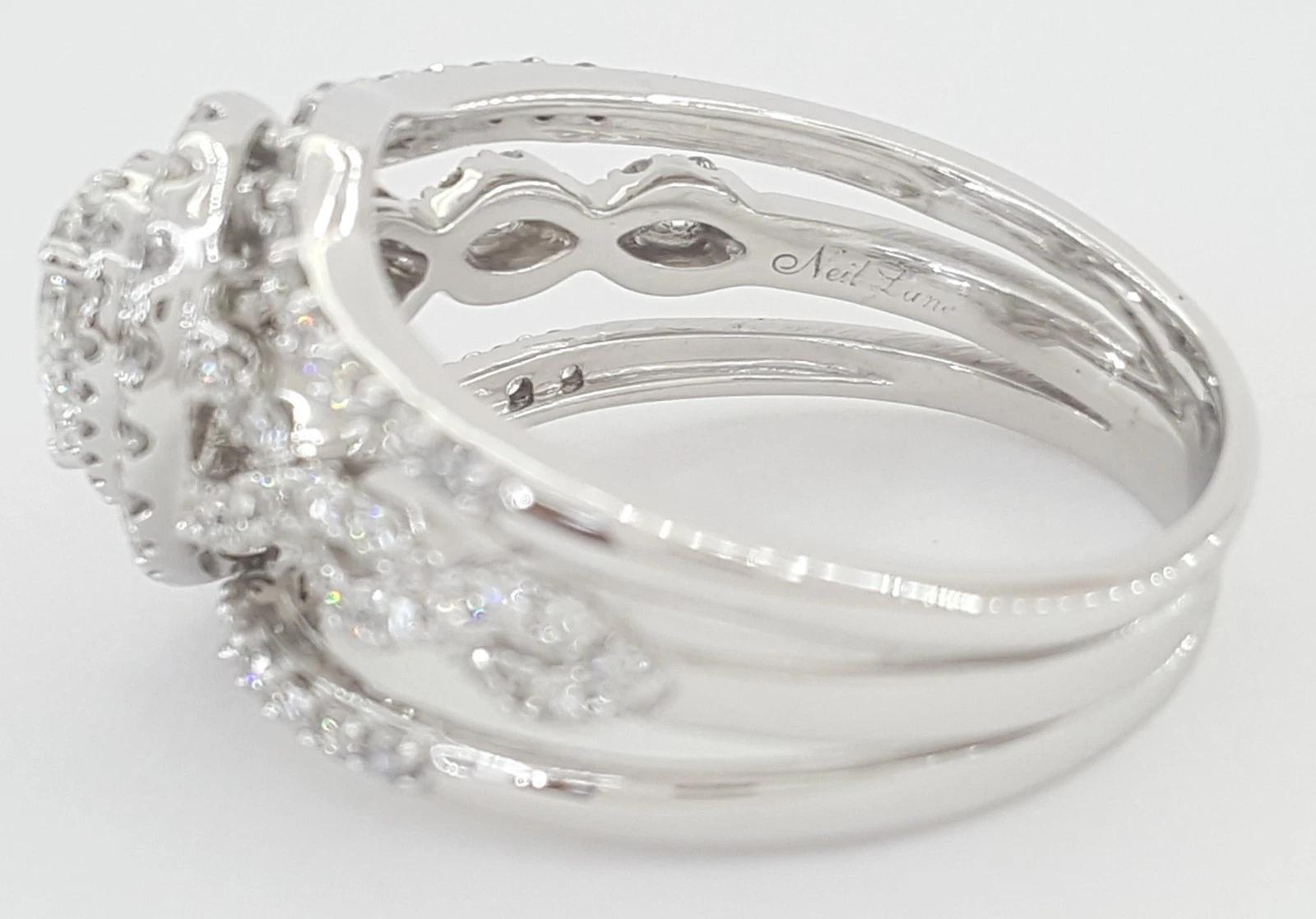 Anillo de compromiso con doble halo de diamantes talla pera de Neil Lane en oro blanco de 14 quilates, 2 en venta 1