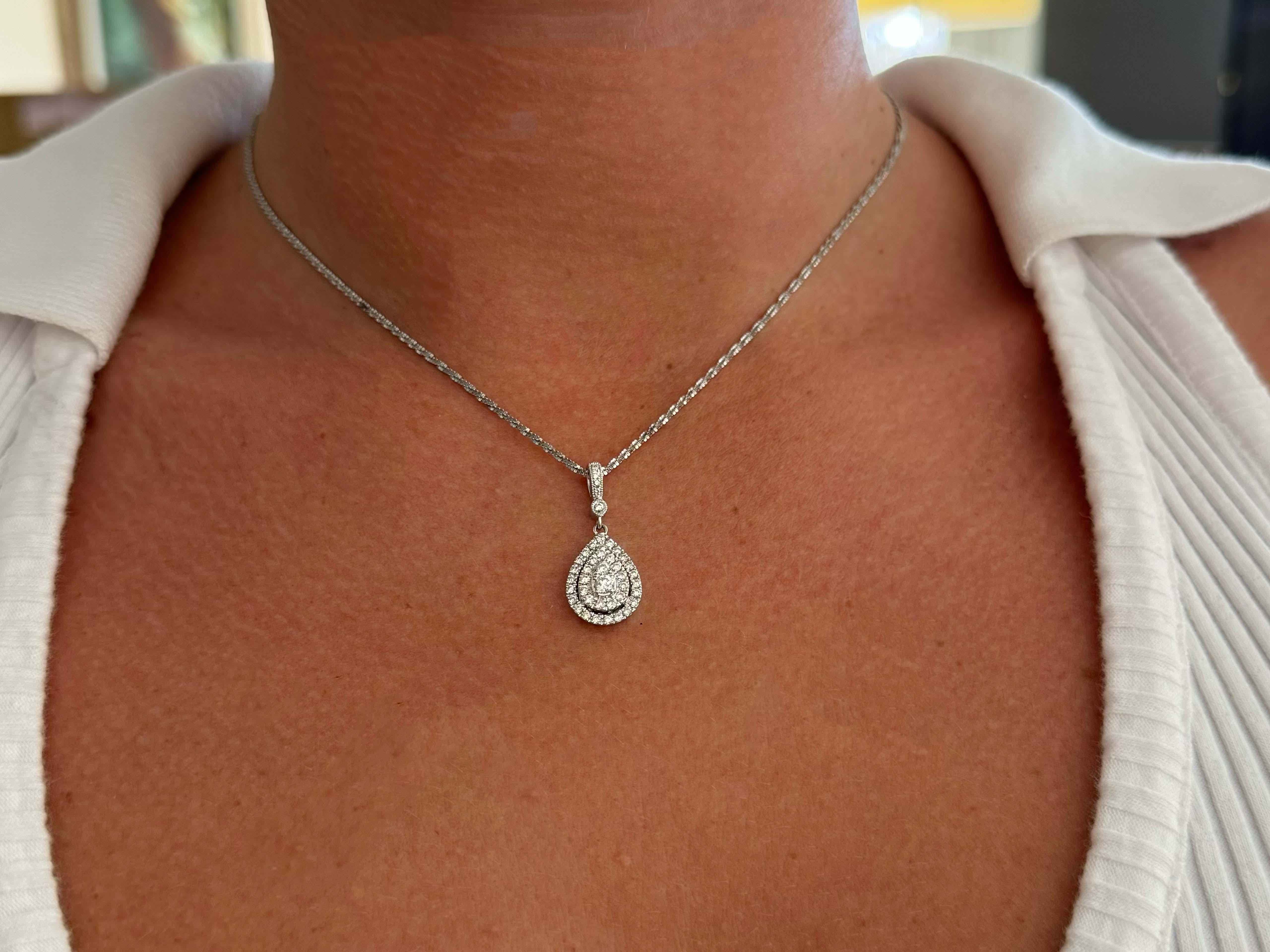 Item Specifications:

Necklace Metal: 14k White Gold

Total Weight: 5.6 Grams

Chain Length: 22