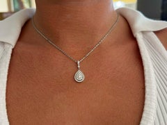 Neil Lane Collana con doppio diamante aureolato a forma di pera in oro bianco 14K