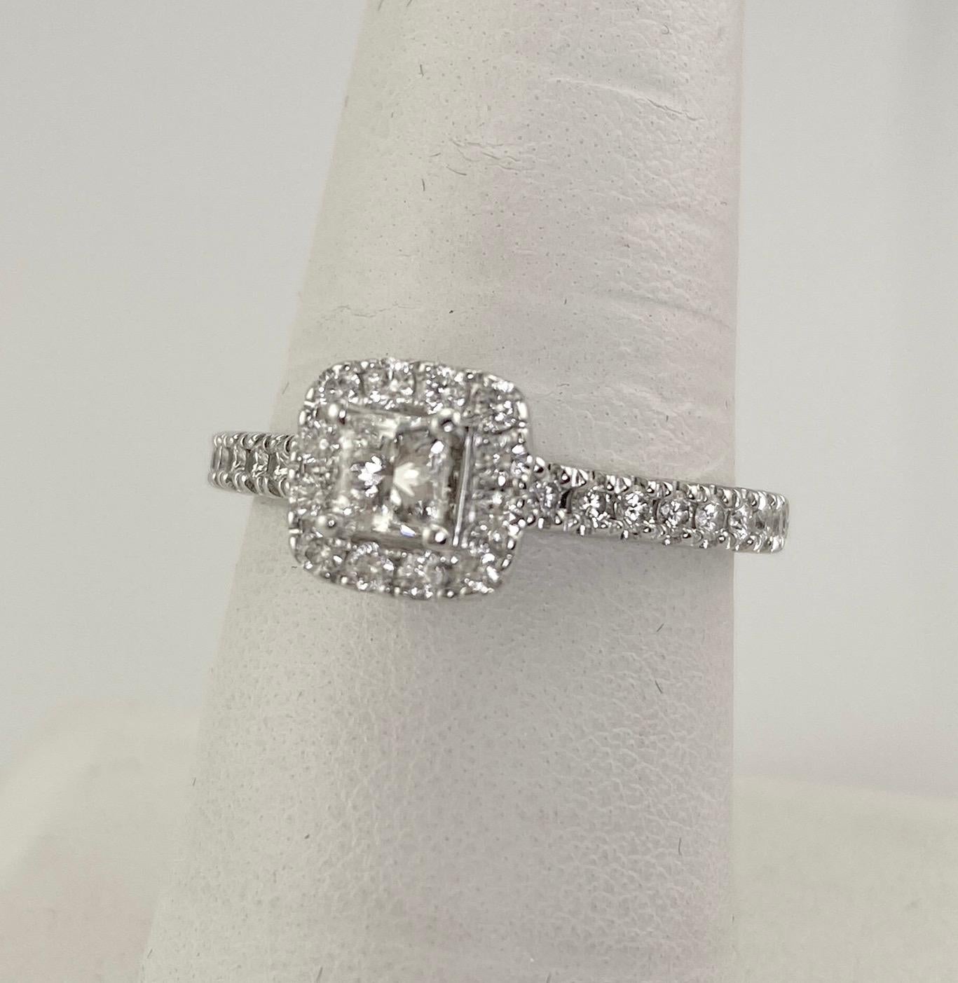 Neil Lane Princess and Round Diamond HAlo Ring 7/8 Carat 14 Karat W/G In Excellent Condition In Daytona Beach, FL