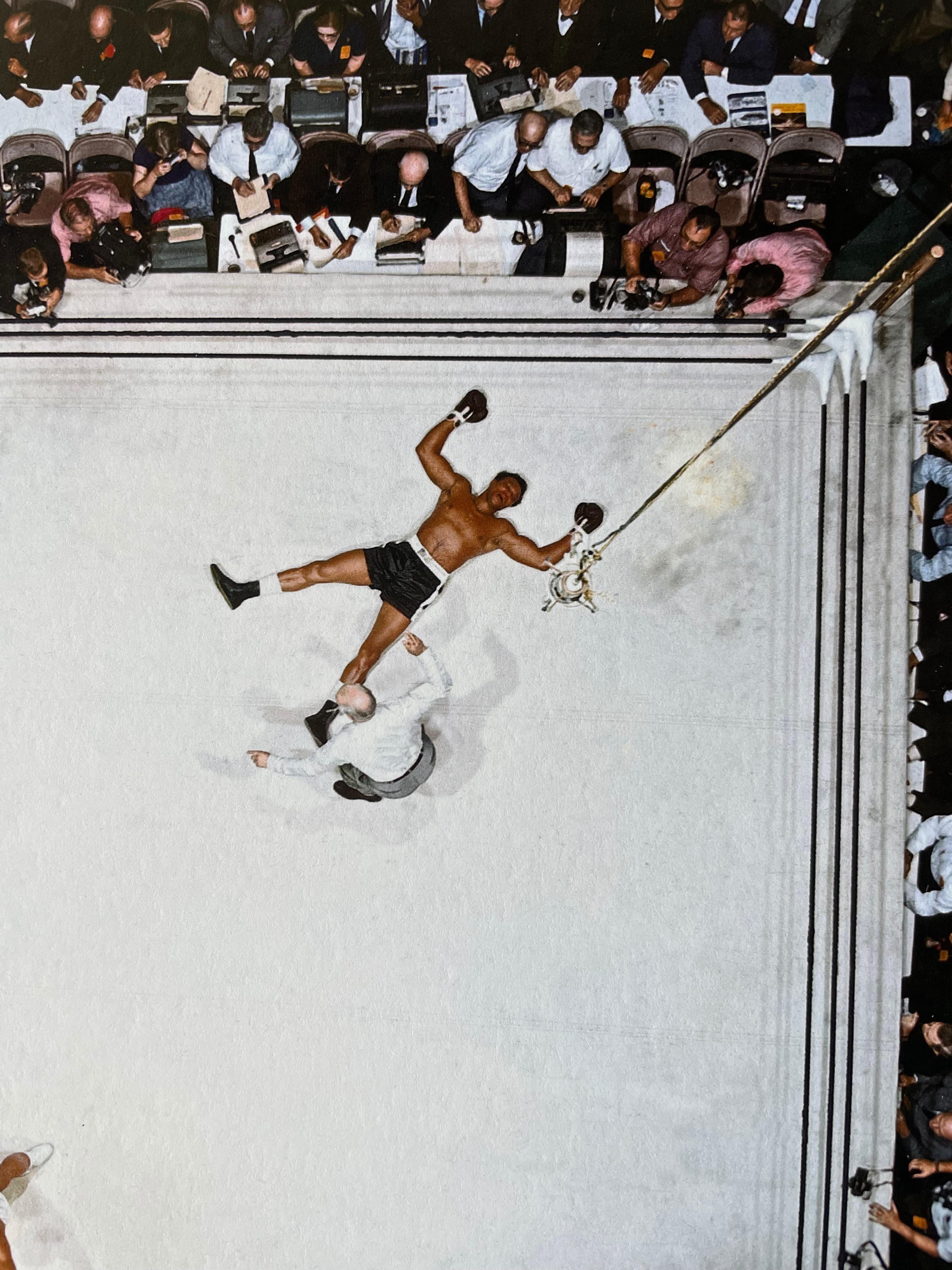 Muhammad Ali geht nach seinem K.o. gegen Cleveland Williams im Houston Astrodome am 14. November 1966 zurück in seine Ecke.

Neil Leifers Karriere als Fotograf erstreckt sich über mehr als 50 Jahre, seit er bereits als Teenager zum Profi wurde. Ab