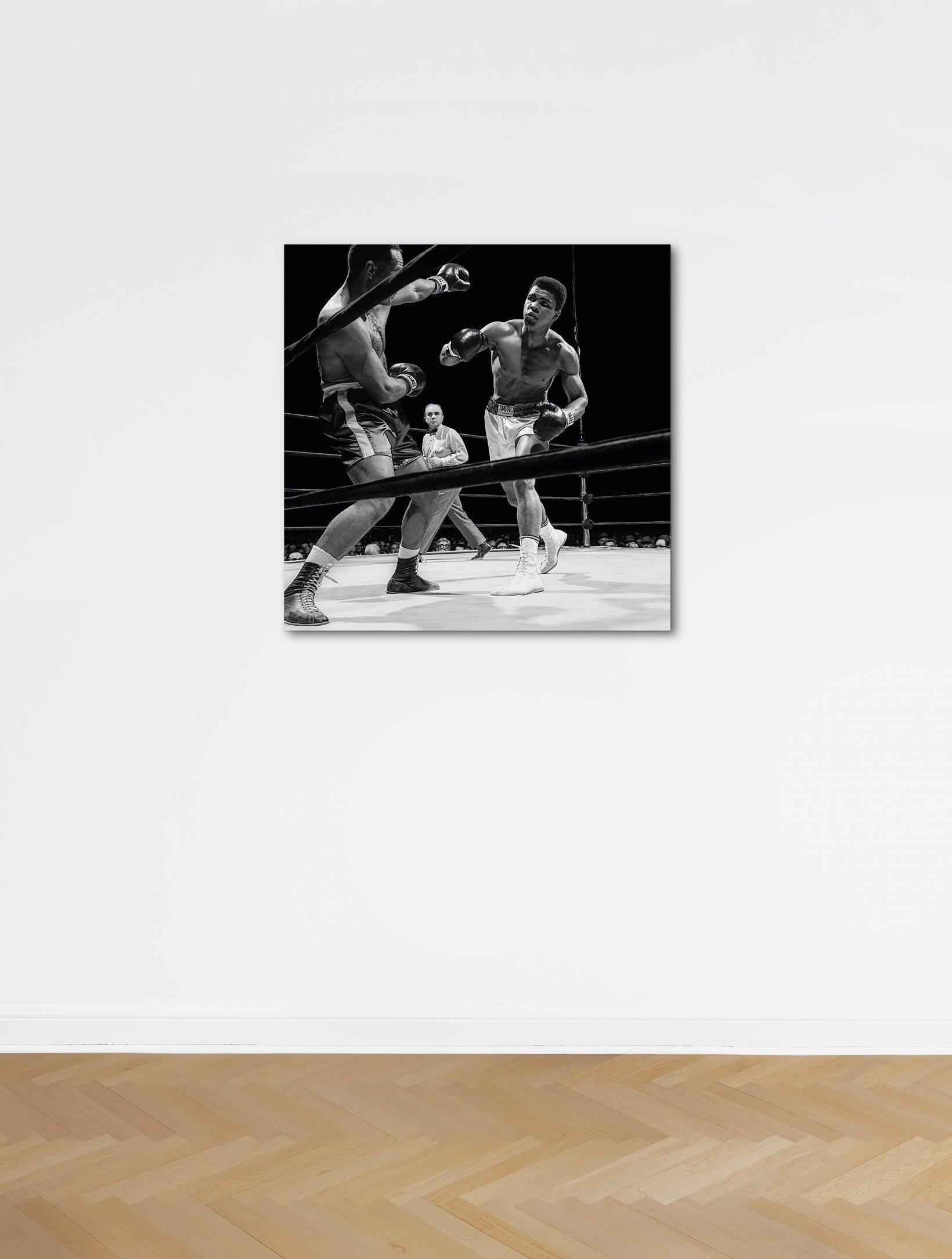 Muhammad Ali vs. Folley, 1967 Fotodruck, Farbsublimation auf Aluminium  – Print von Neil Leifer