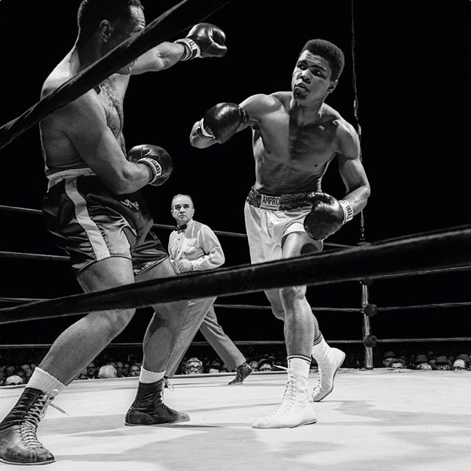 Neil Leifer Portrait Print – Muhammad Ali vs. Folley, 1967 Fotodruck, Farbsublimation auf Aluminium 