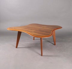 Table nuageuse conçue par Neil Morris pour H. Morris & Co, Glasgow, en 1947