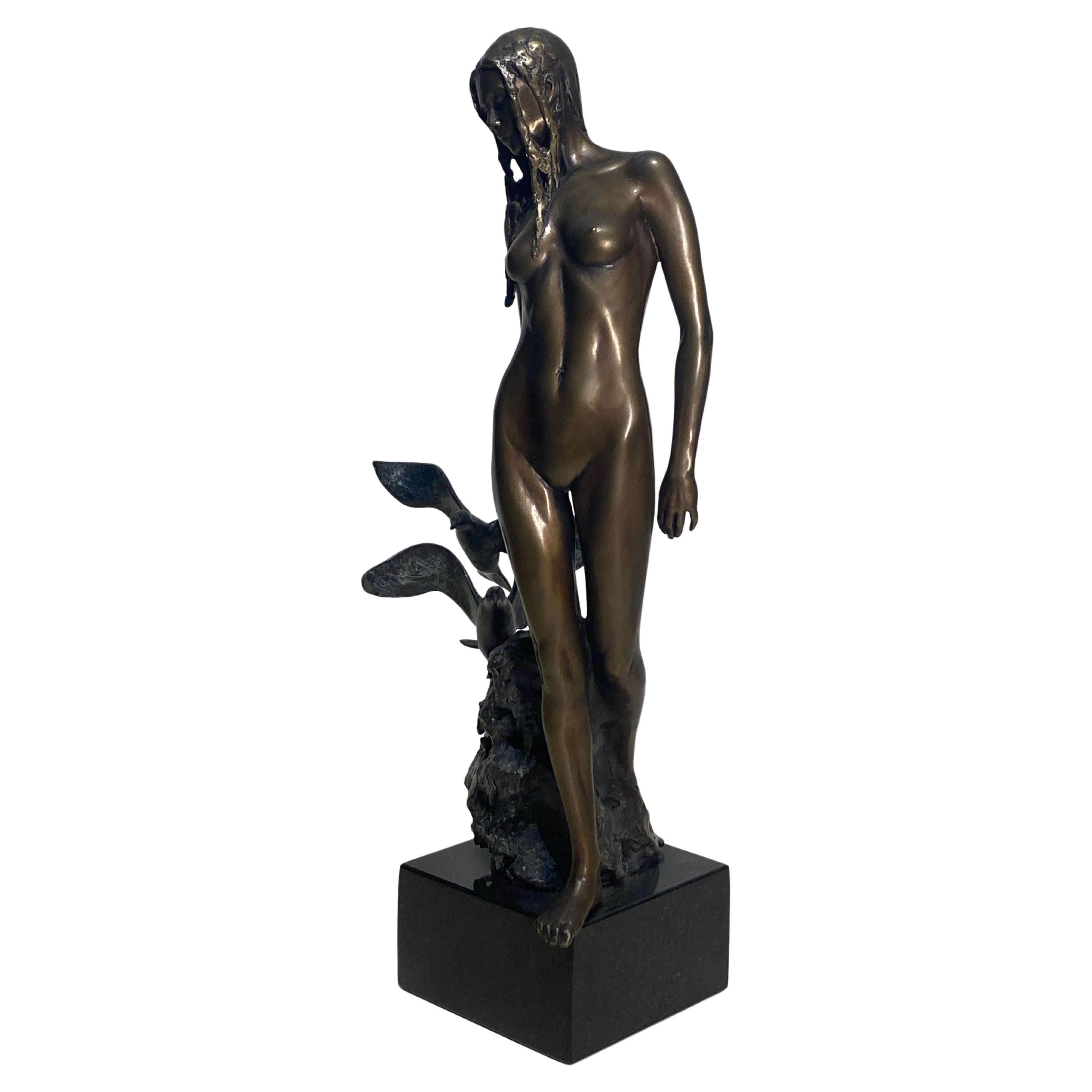 Neil Welch.  
Une grande sculpture en bronze intitulée 