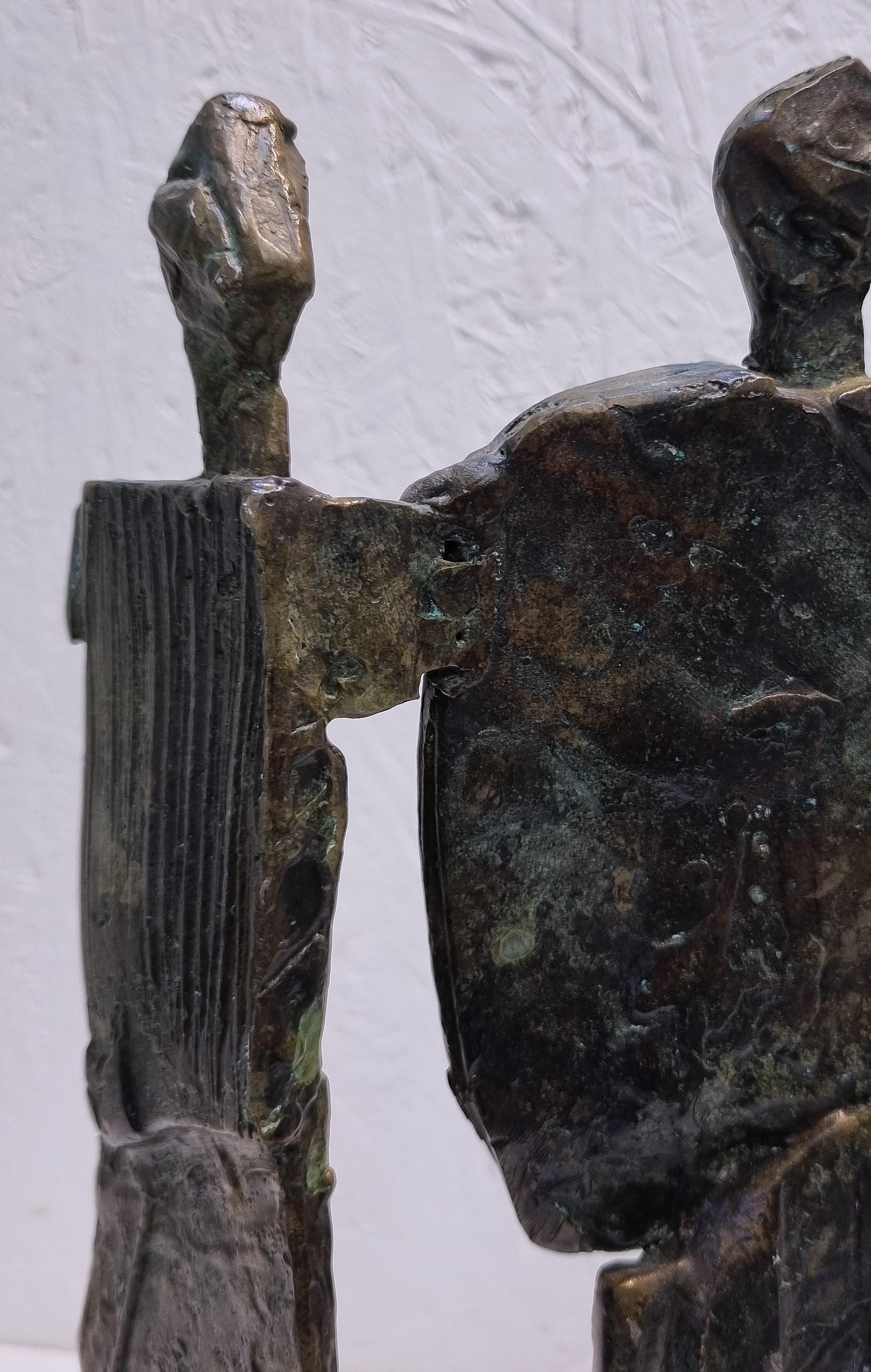 A Private Meeting by Neil Wood Sculpture figurative contemporaine en bronze en vente 4