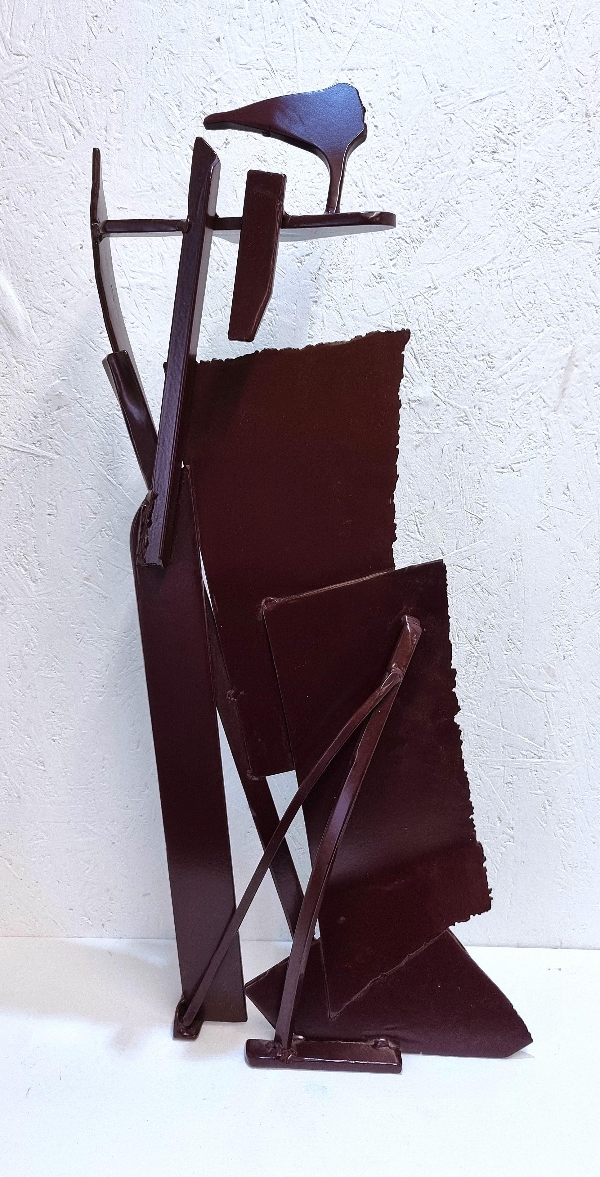 Neil Wood is a professional sculptor and fine artist with many years' experience lecturing in fine art and sculpture at institutions in the UK. He has worked in various settings; in education, as artist-in-residence and visiting lecturer, alongside