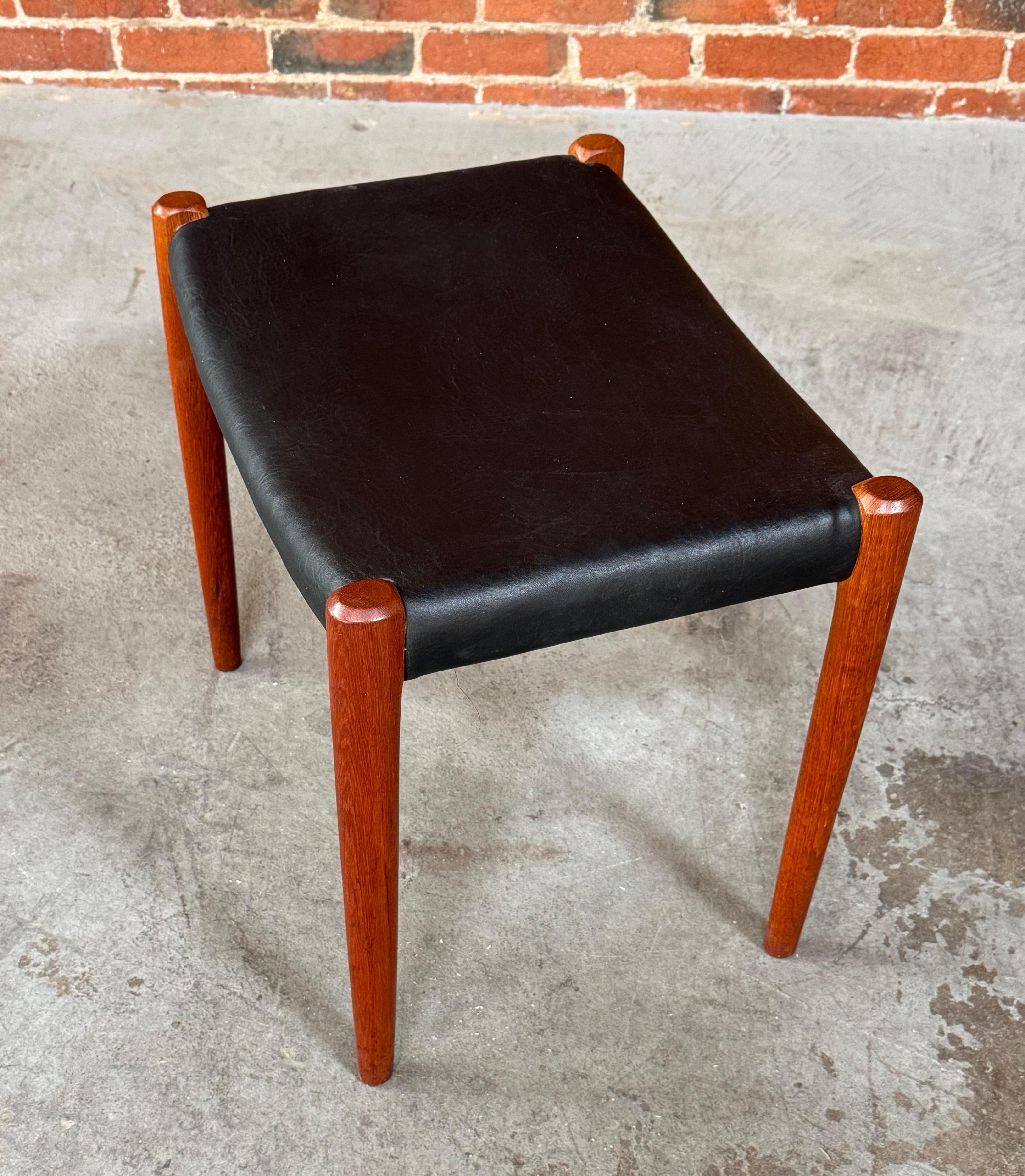 Fait main Neils Moller 80A Tabouret / Ottoman Teck & Cuir Design danois en vente