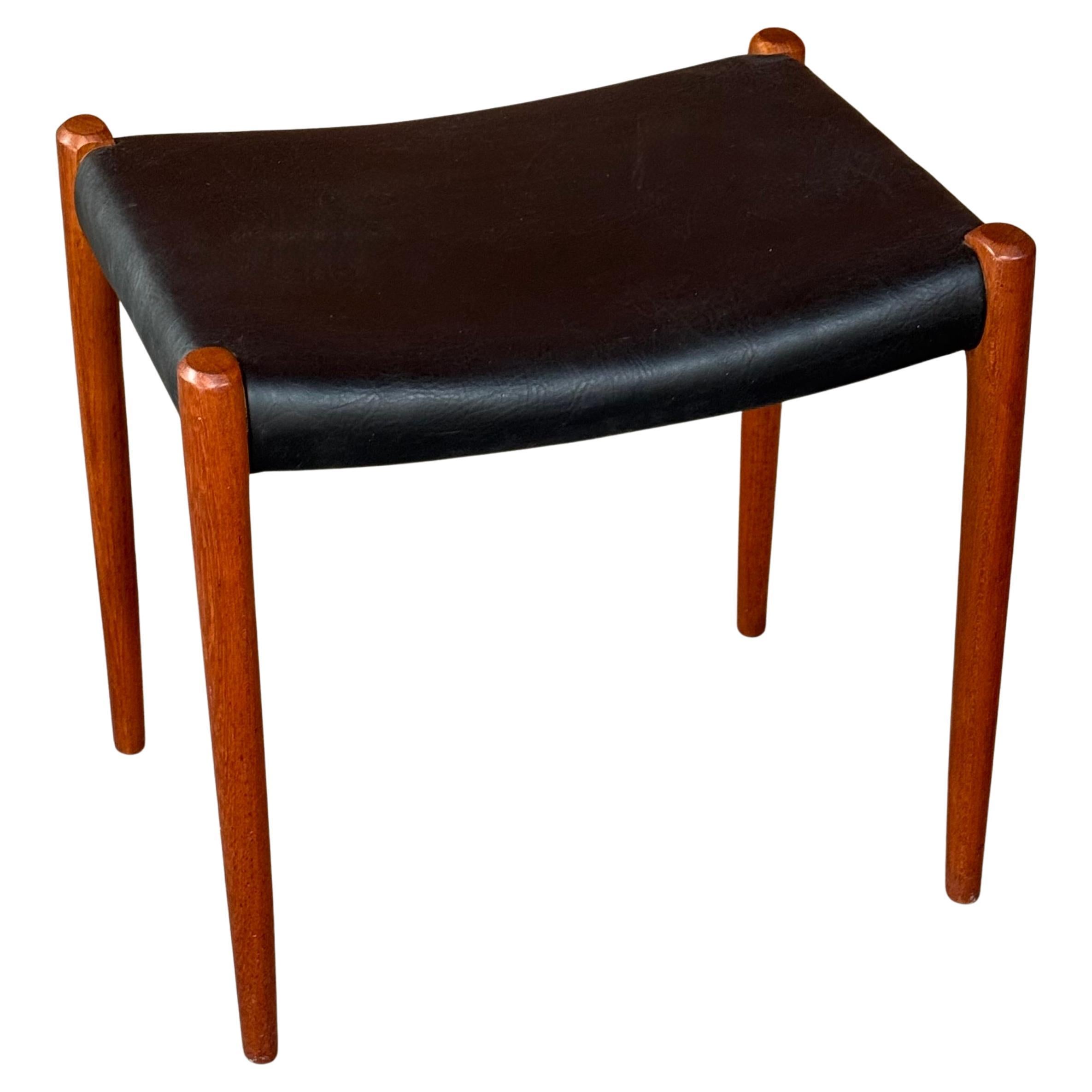 Neils Moller 80A Tabouret / Ottoman Teck & Cuir Design danois en vente