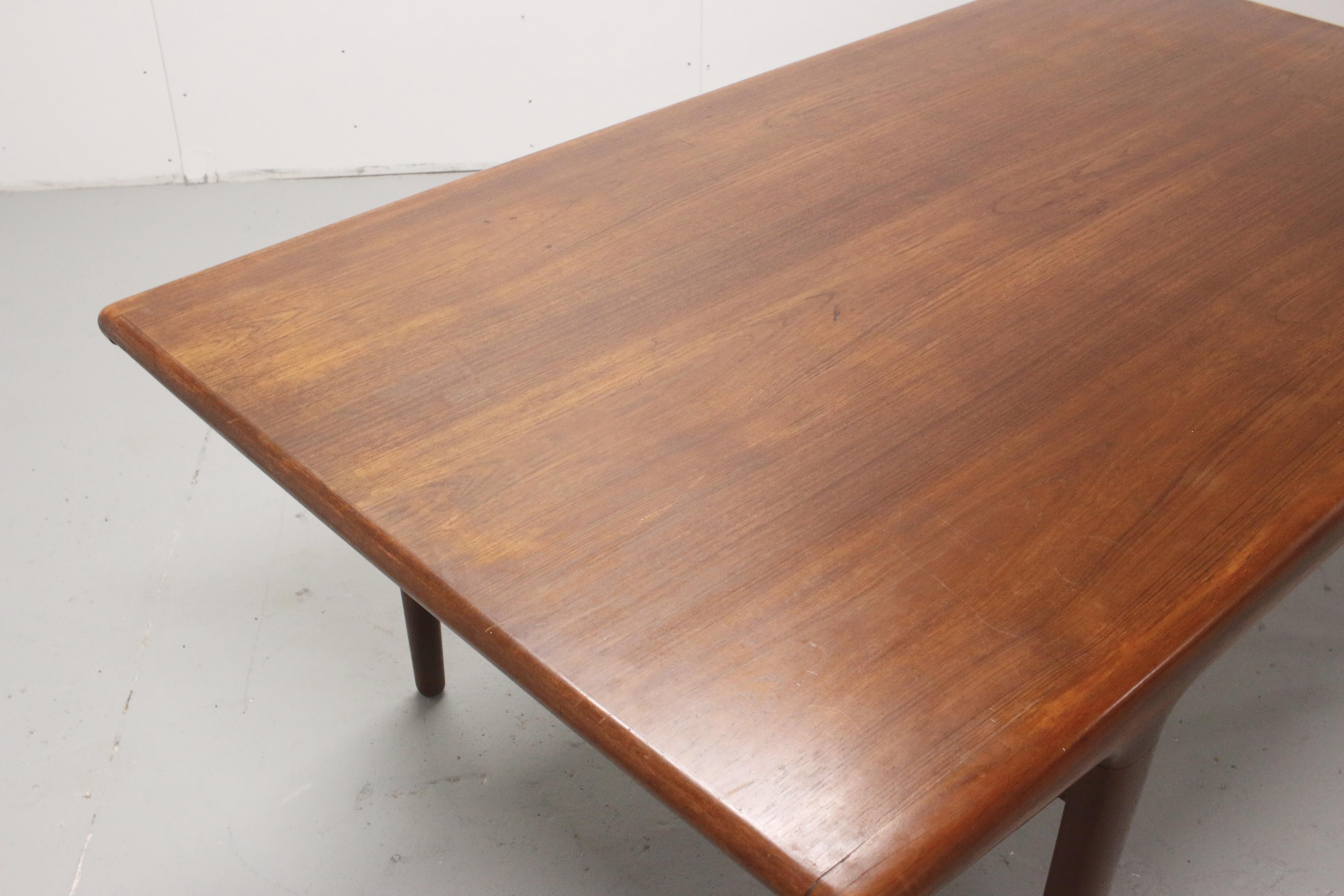 Neils Moller Extendable Dining Table in Teak, J.L. Møller, Denmark, 1960s In Good Condition In London, GB