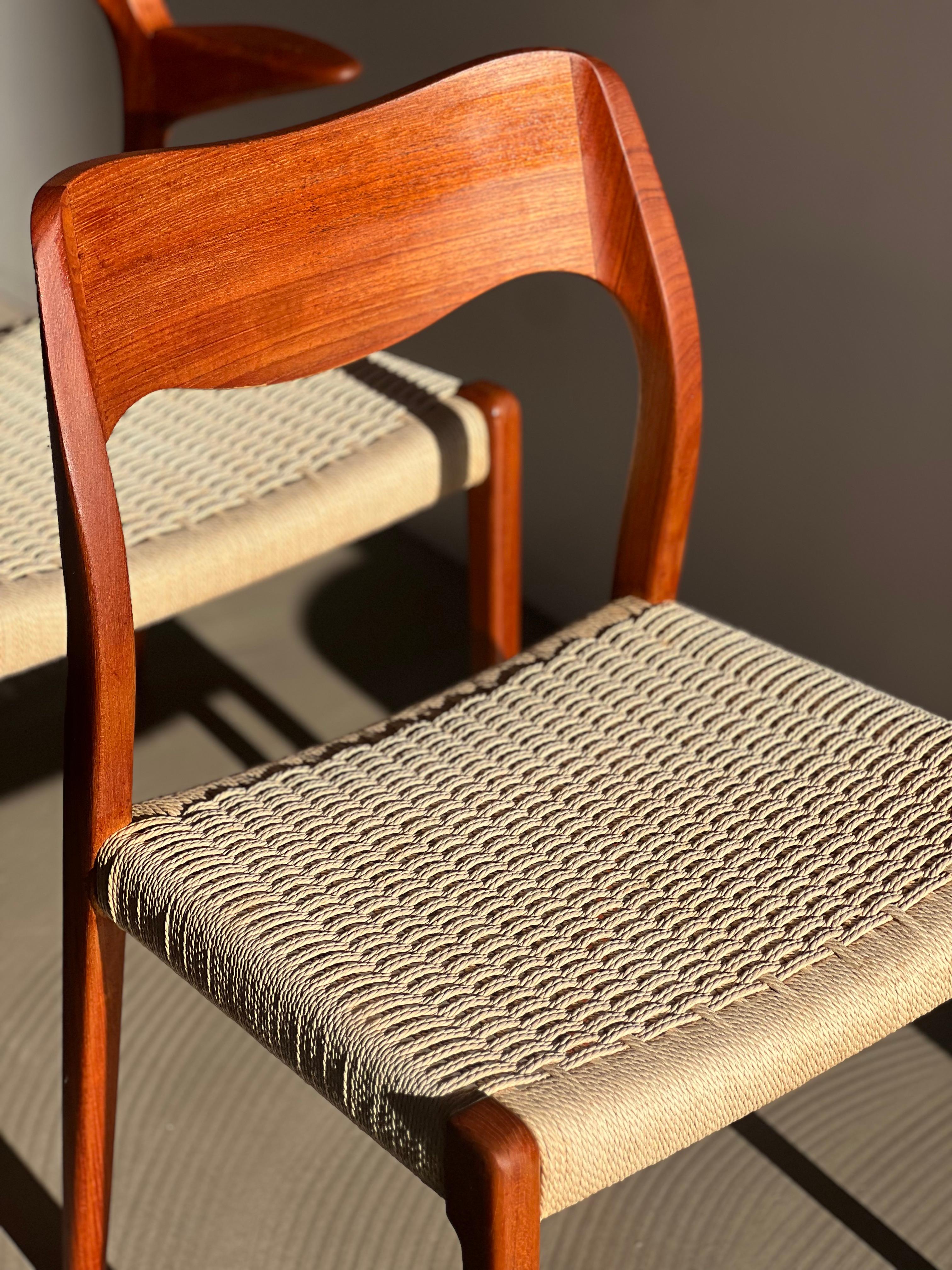 Der Moller Chair 71 wurde in den 1950er Jahren in Dänemark von J.L. hergestellt. Møllers Møbelfabrik.

Das Design: Entworfen von Niels Otto Møller zwischen 1950 und 1959
Herstellung: Hergestellt in Dänemark zwischen 1950 und 1959

Der Moller Chair