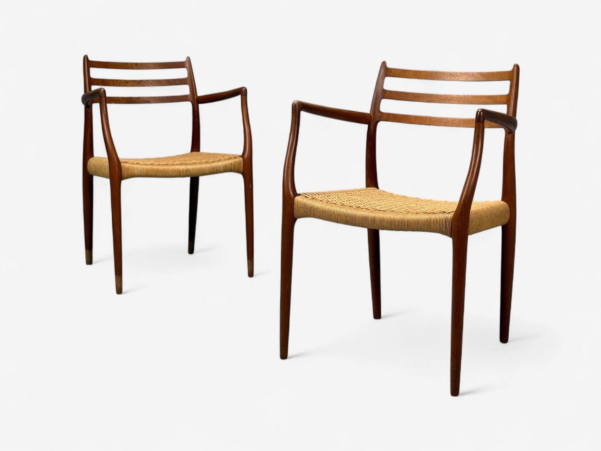 Neils O. Möller, Danemark Papercord, Teck, Chaises de salle à manger, Danemark, années 1950 Bon état - En vente à Manhasset, NY