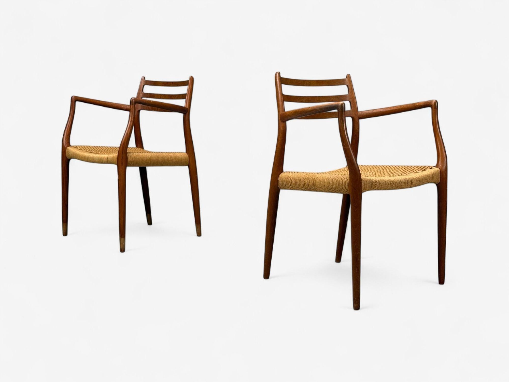 Milieu du XXe siècle Neils O. Möller, Danemark Papercord, Teck, Chaises de salle à manger, Danemark, années 1950 en vente