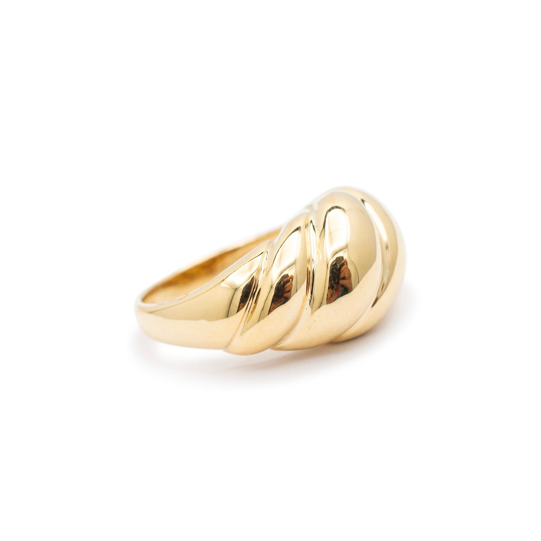 Neiman Marcus: 18 Karat Gelbgold Croissant-Ring im Zustand „Hervorragend“ in Houston, TX