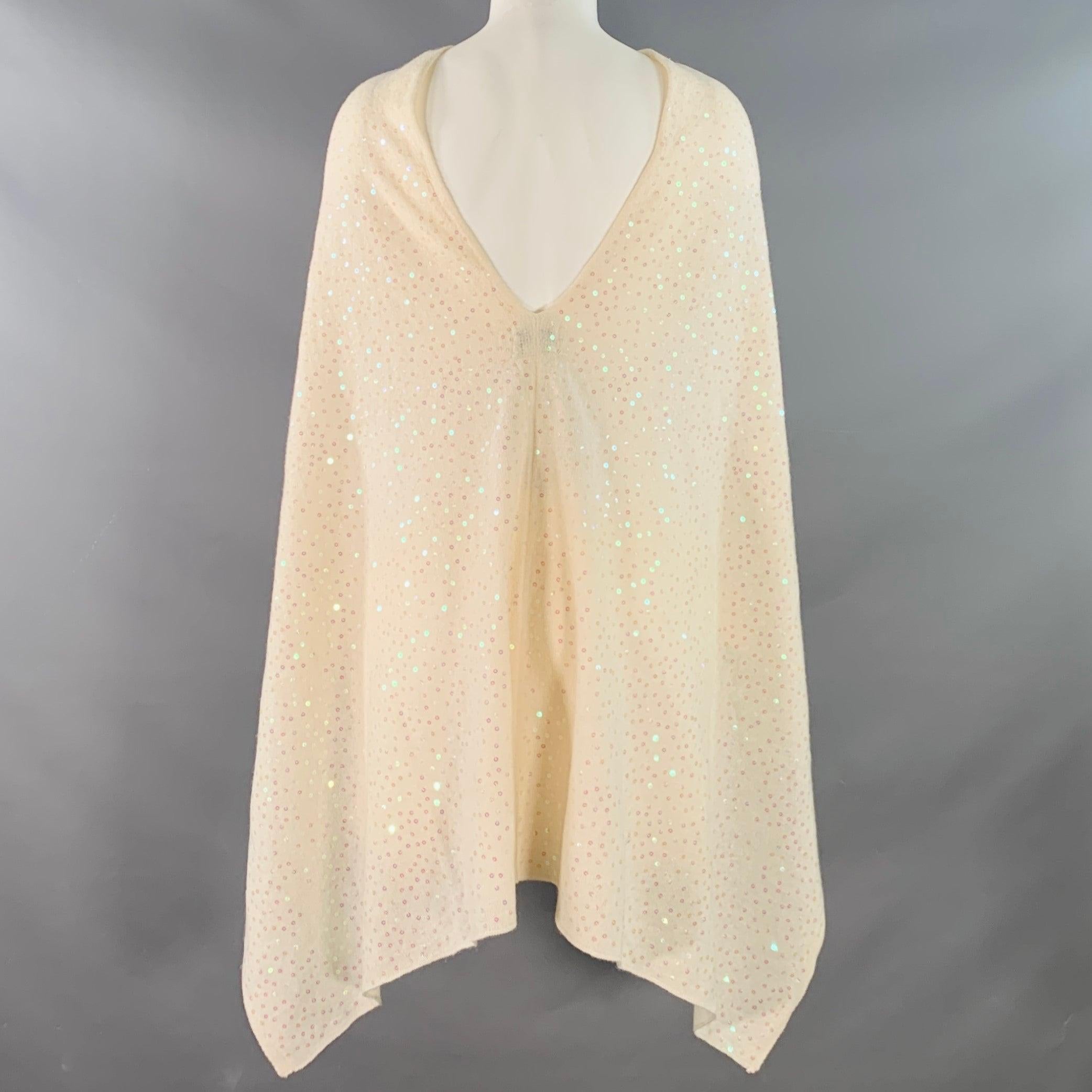 Sciarpa scialle in cashmere con paillettes NEIMAN MARCUS Beige Pink in vendita 1