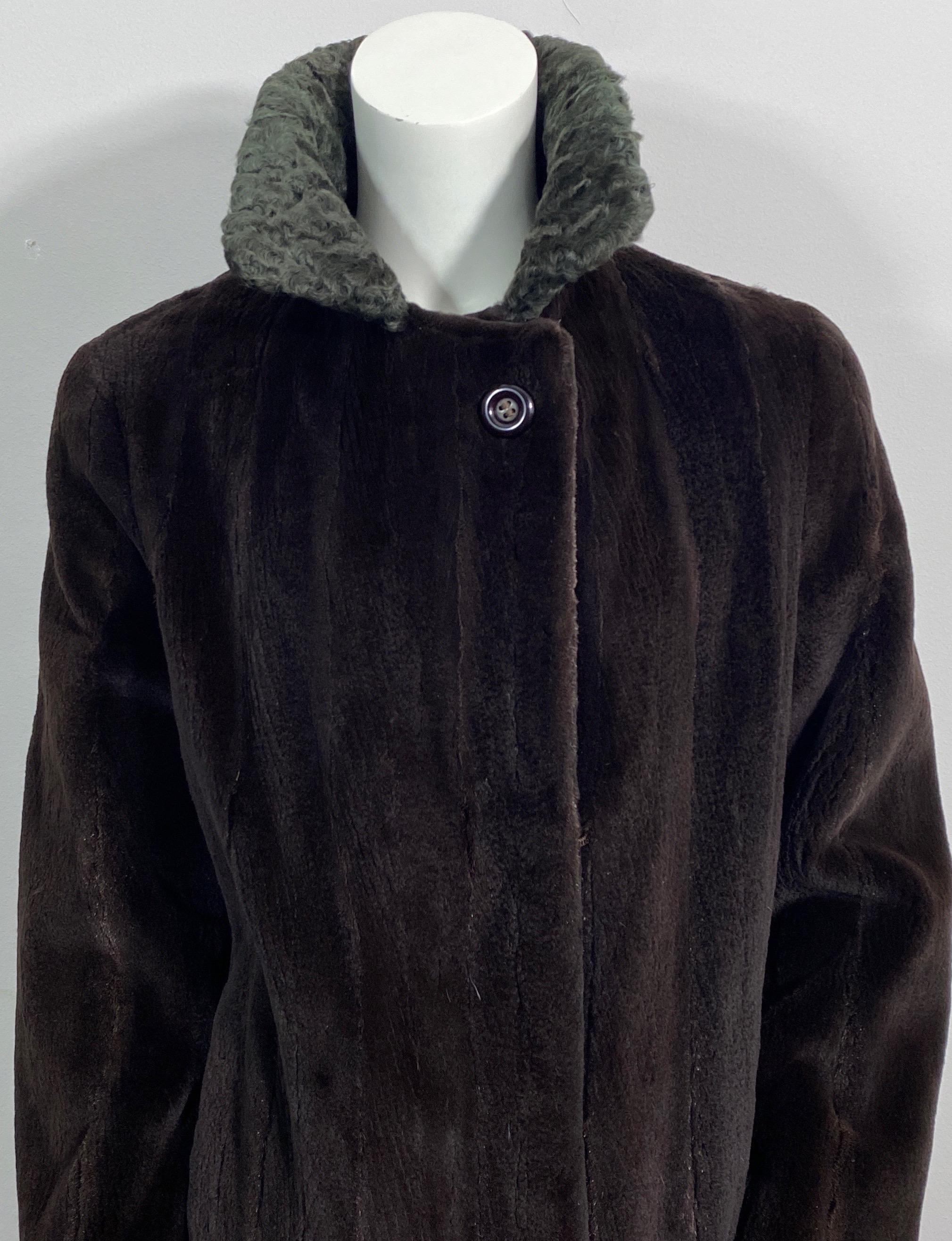 Neiman Marcus Chocolate Brown Sheared Beaver Coat - Size Medium For Sale 3