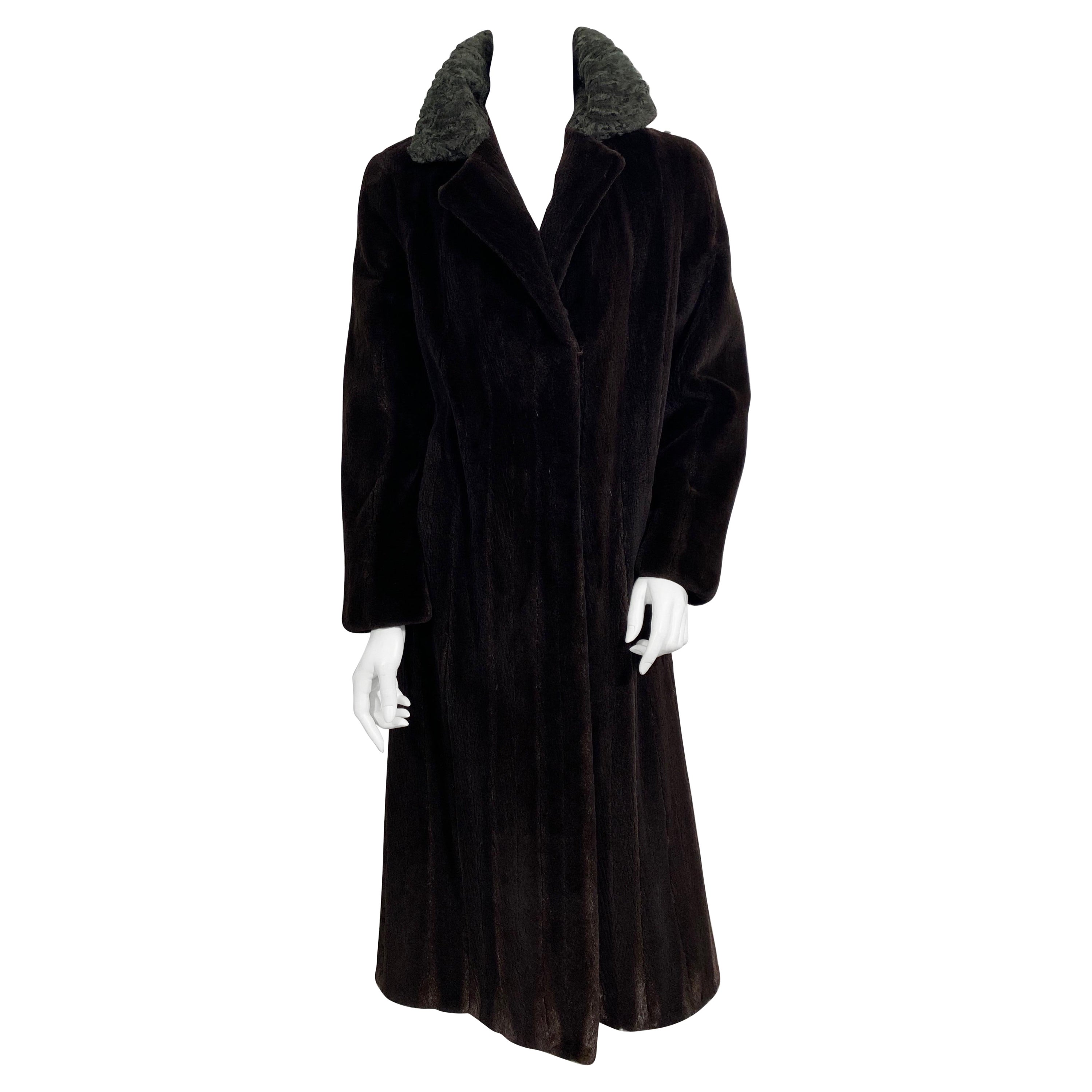 Abrigo de castor esquilado marrón chocolate Neiman Marcus - Talla Medium