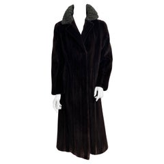 Neiman Marcus Brauner Bibermantel mit Schur - Größe Medium