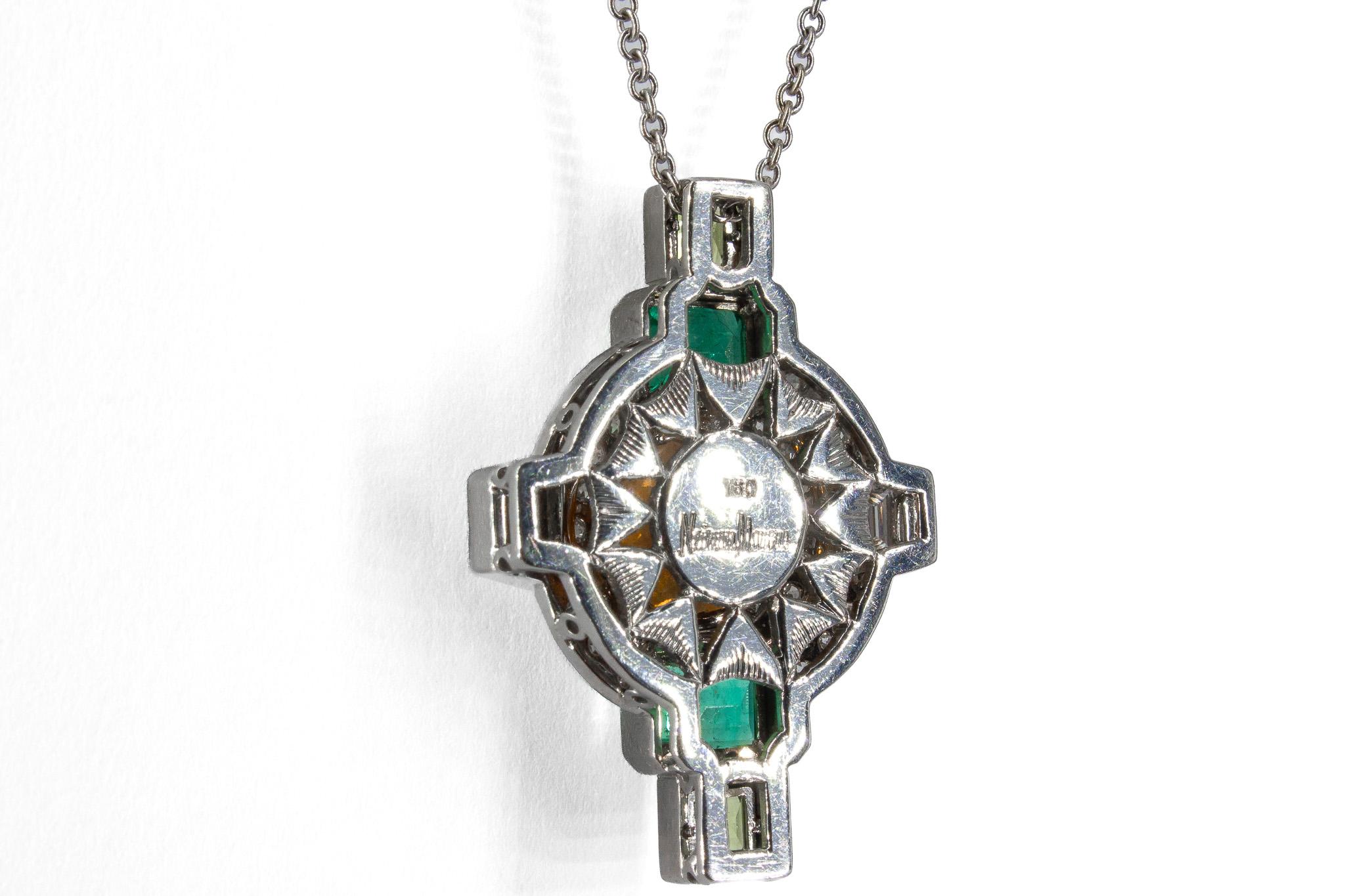 Ciondolo a croce in oro bianco 18 carati con citrino, smeraldo e peridoto di Neiman Marcus In condizioni buone in vendita a New York, NY