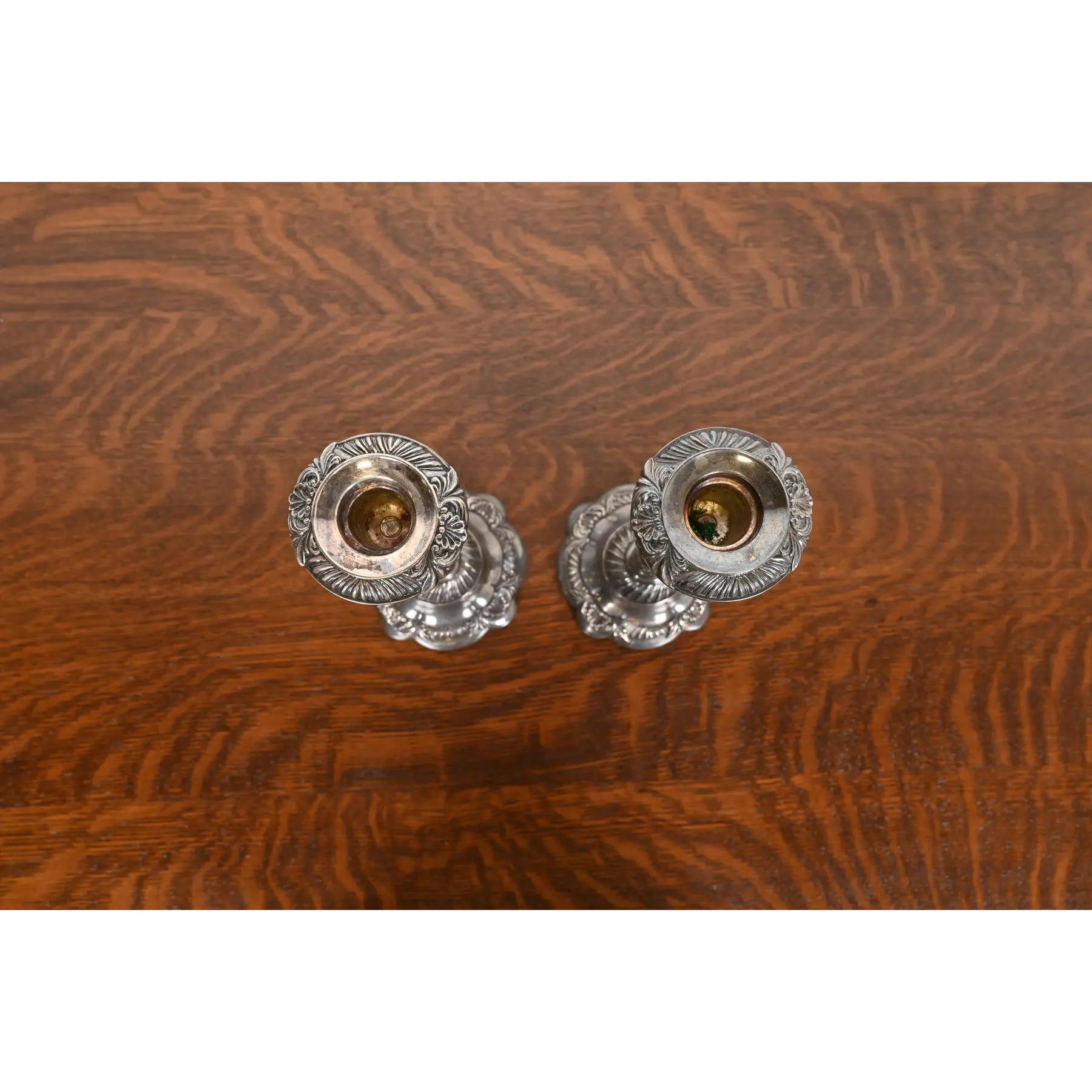 Metà XX secolo Candelieri in argento italiano Neiman Marcus, coppia in vendita