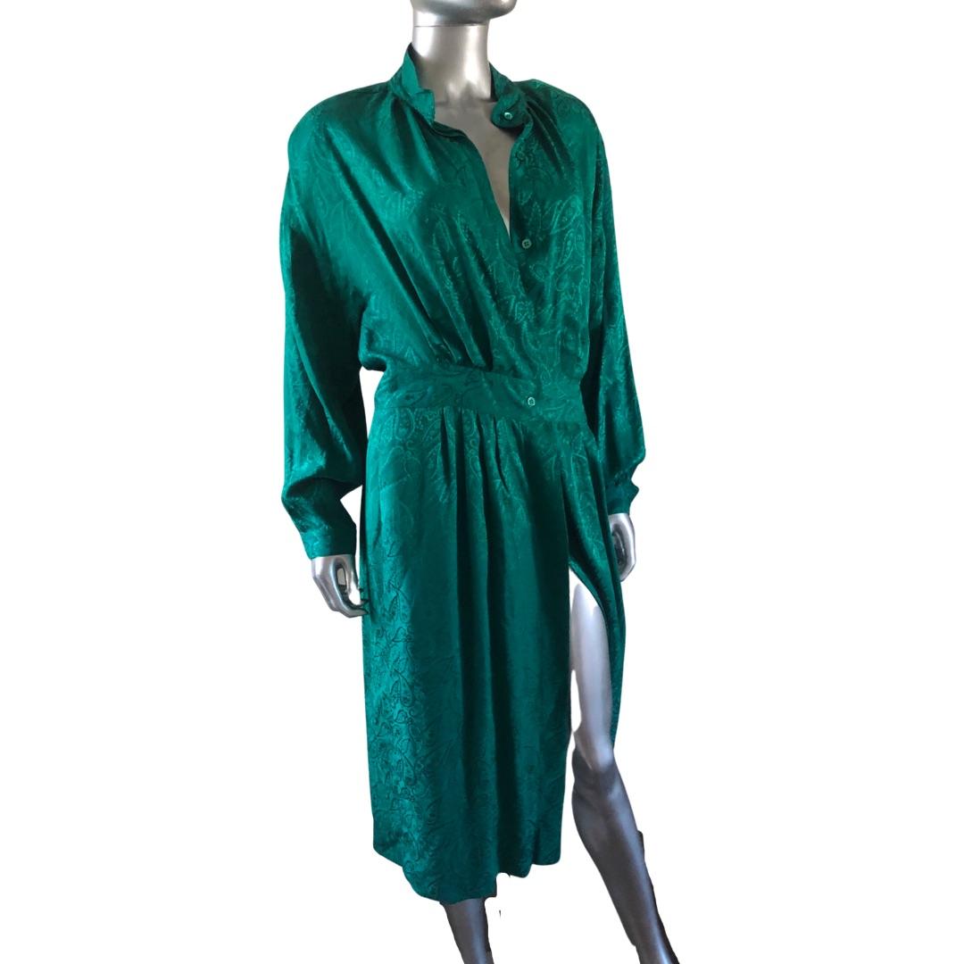 Vert Neiman Marcus Kelly - Robe à boutons en jacquard de soie verte, taille 14 en vente