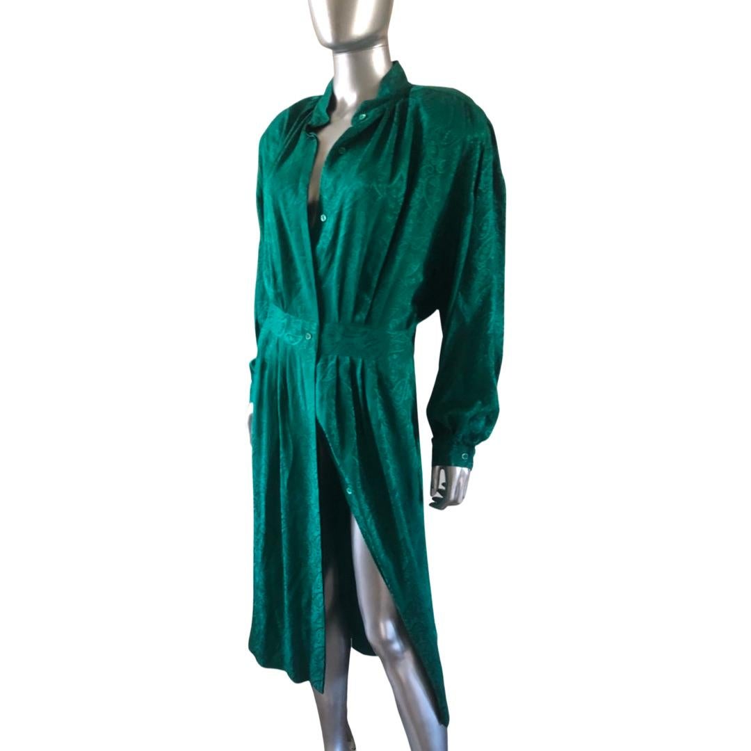 Neiman Marcus Kelly - Robe à boutons en jacquard de soie verte, taille 14 Bon état - En vente à Palm Springs, CA