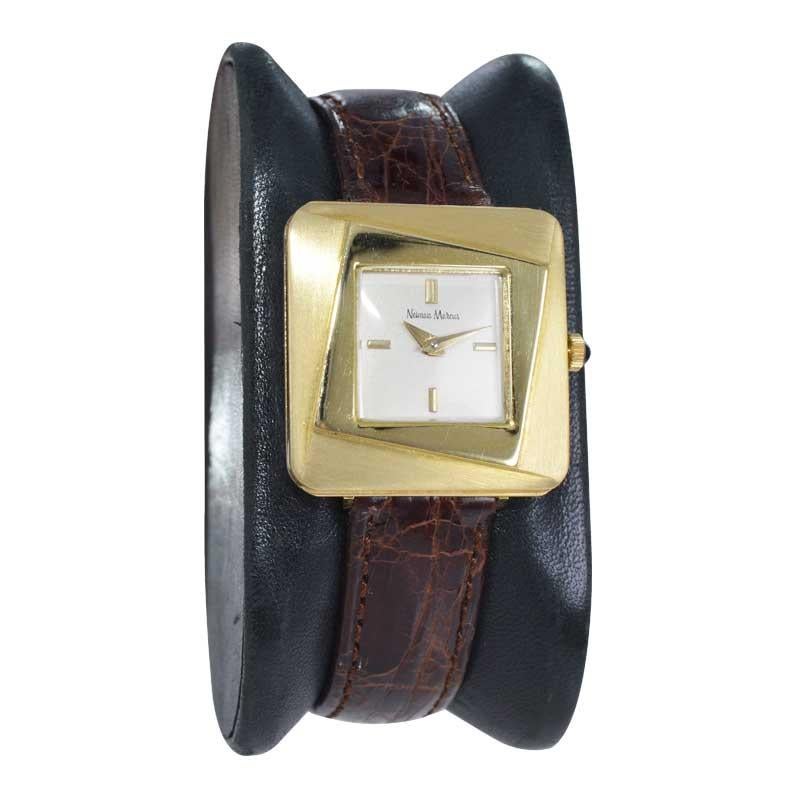 Moderniste Neiman Marcus Montre-bracelet Mid-Century de taille moyenne en excellent état d'origine en vente