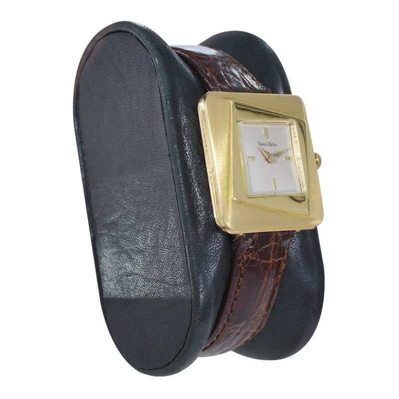 Neiman Marcus Montre-bracelet Mid-Century de taille moyenne en excellent état d'origine Unisexe en vente