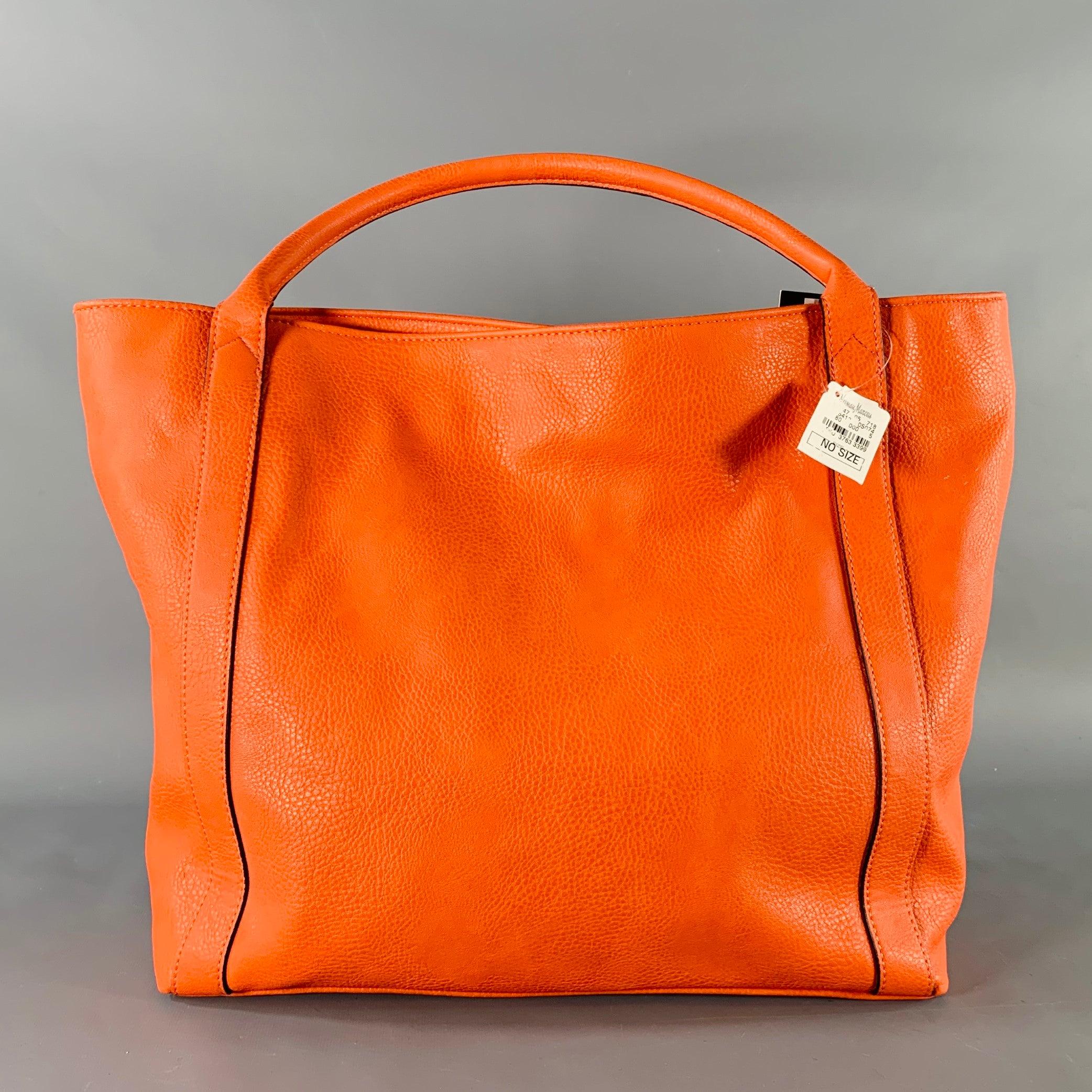 Orange Neiman Marcus Sac fourre-tout en simili-cuir orange et or en vente